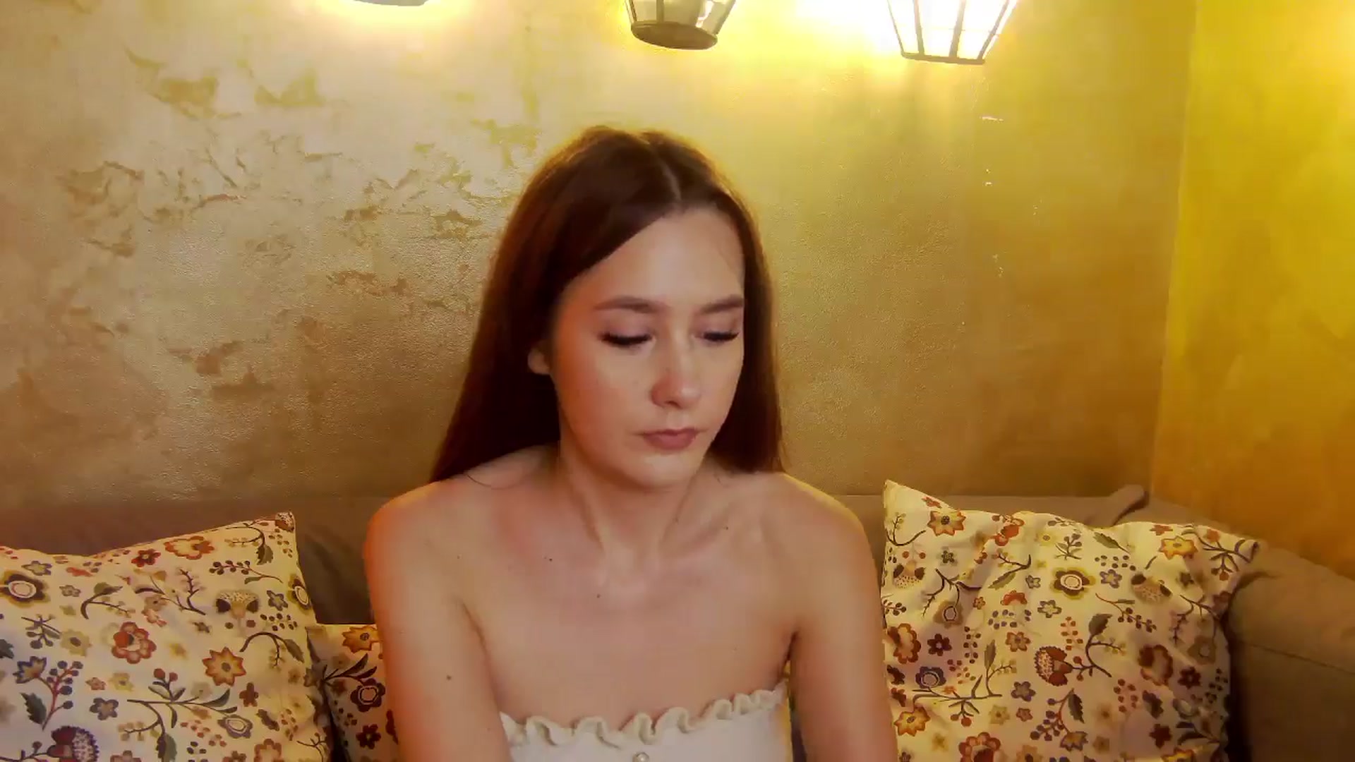 Gallery image thumbnail from Radiance's myfreecams stream on, 05/18/2025, 19:31 image 13 of 20
