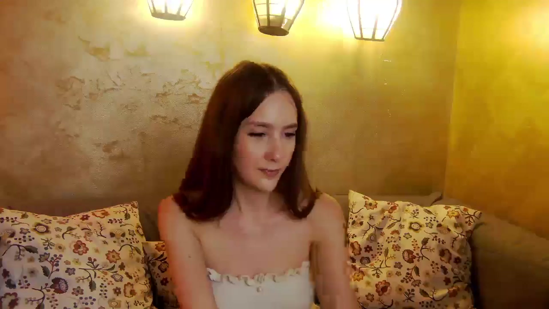 Gallery image thumbnail from Radiance's myfreecams stream on, 05/18/2025, 19:31 image 9 of 20