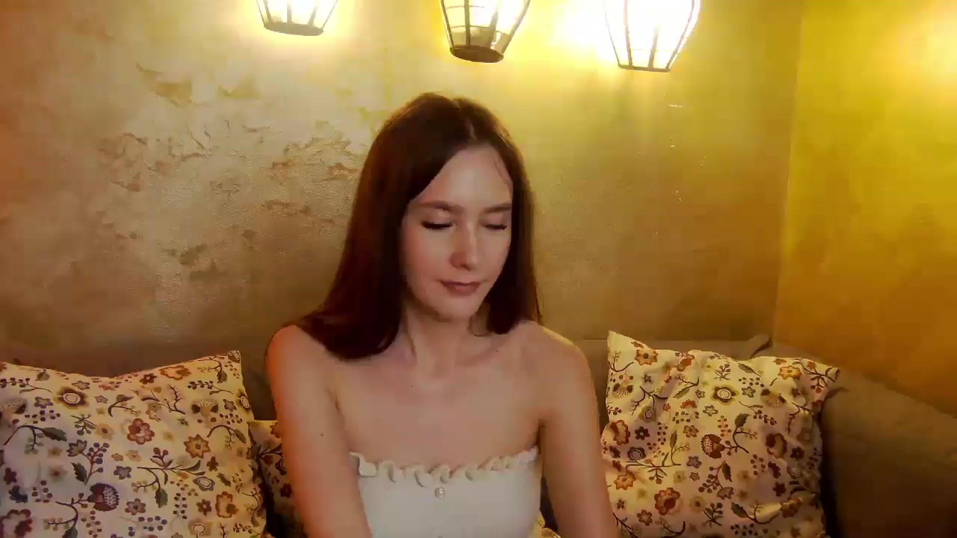 Gallery image thumbnail from Radiance's myfreecams stream on, 05/18/2025, 19:31 image 8 of 20