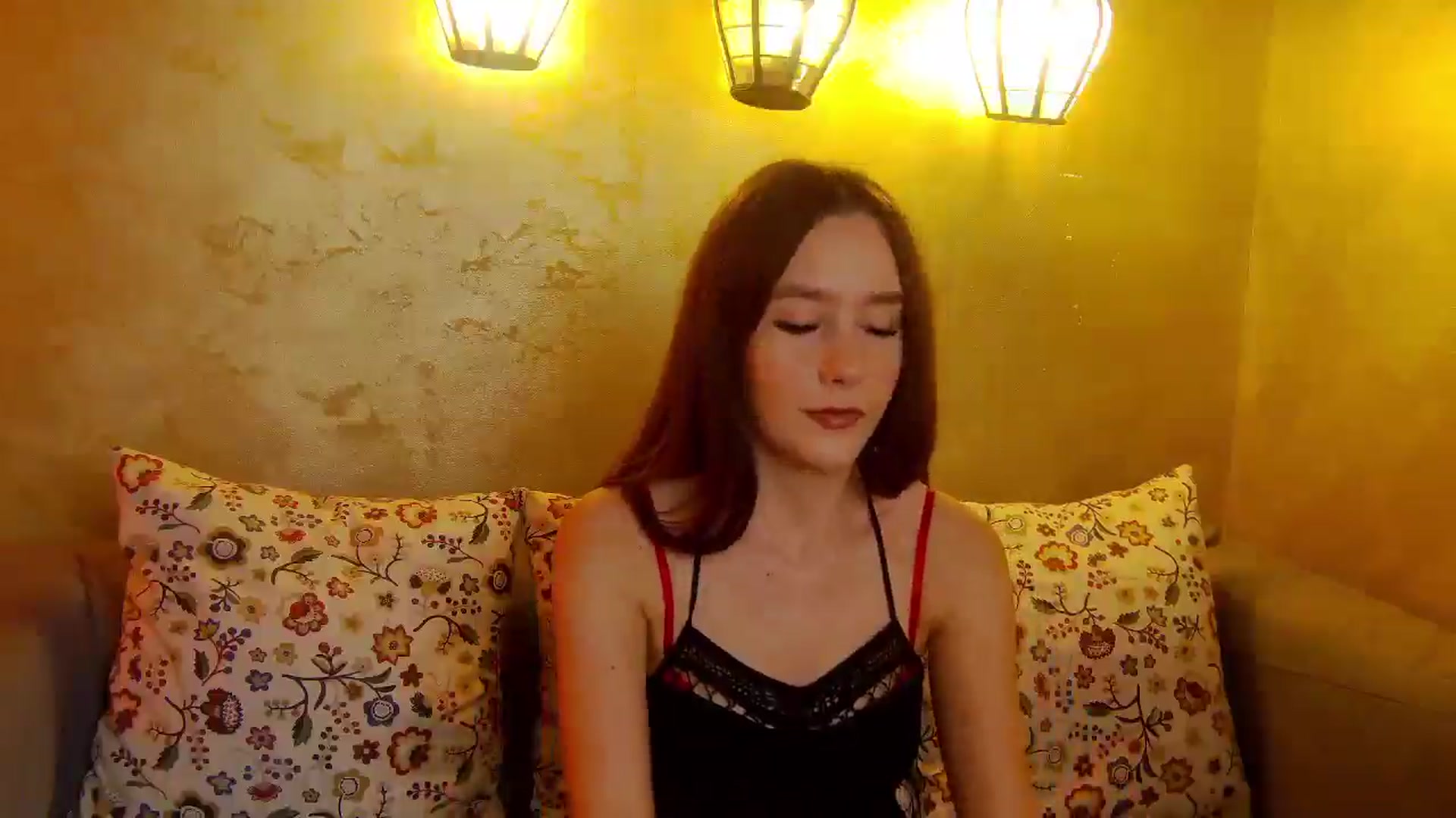 Gallery image thumbnail from Radiance's myfreecams stream on, 05/19/2025, 12:45 image 14 of 20