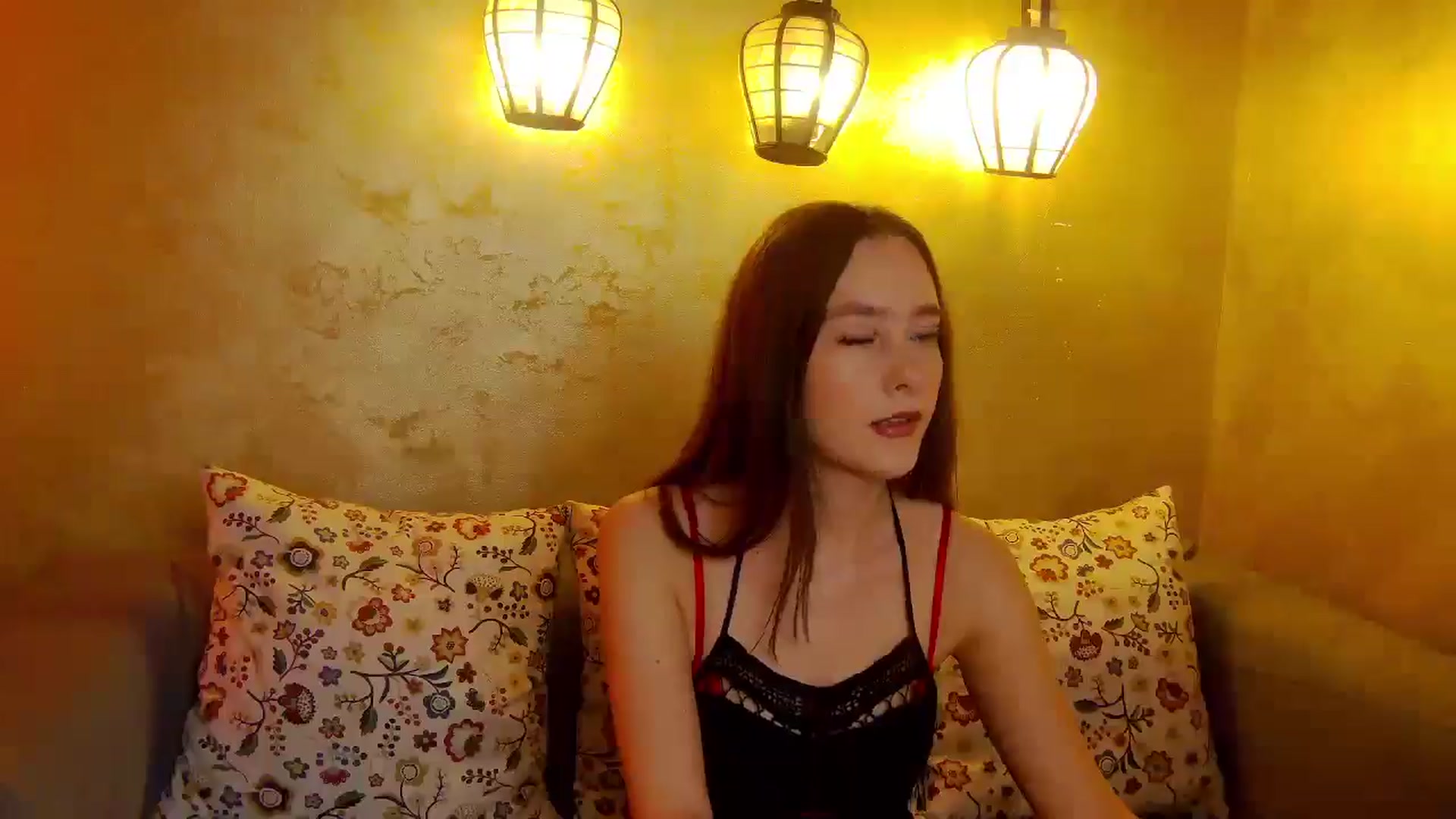 Gallery image thumbnail from Radiance's myfreecams stream on, 05/19/2025, 12:45 image 7 of 20