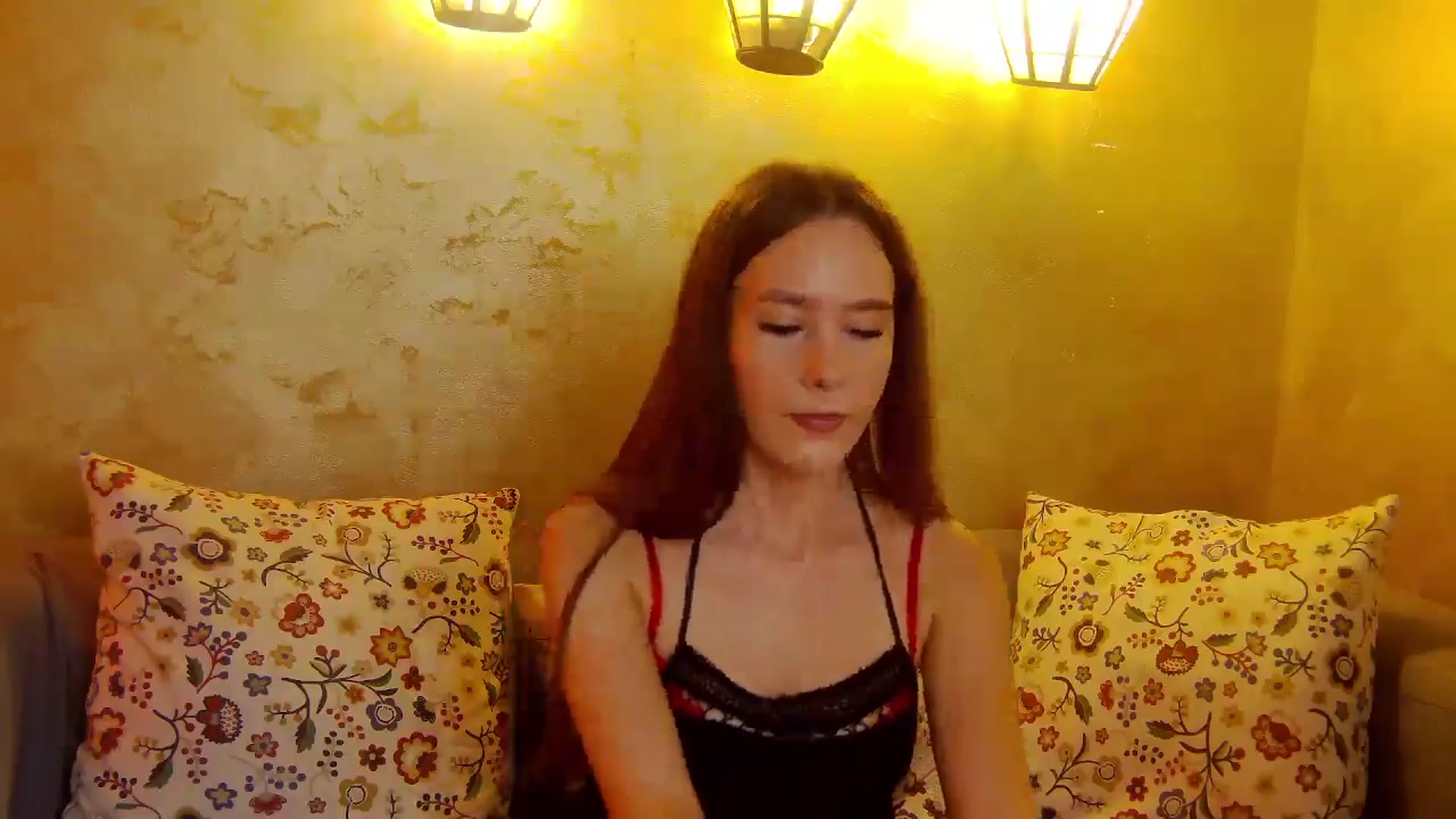 Gallery image thumbnail from Radiance's myfreecams stream on, 05/19/2025, 15:03 image 11 of 20