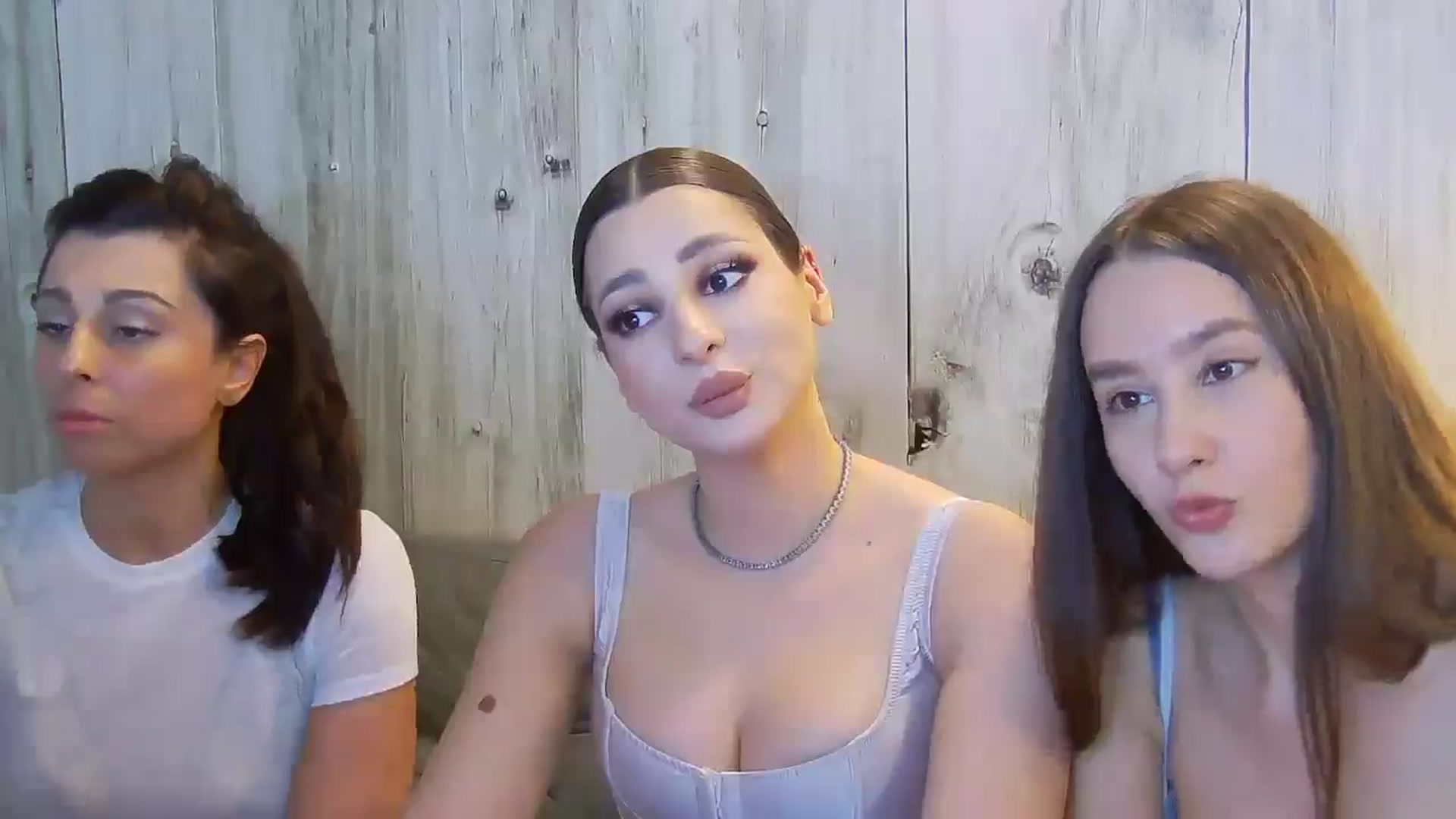 Gallery image thumbnail from Radiance's myfreecams stream on, 05/29/2025, 15:39 image 12 of 20