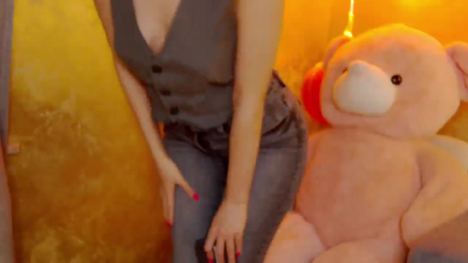 Gallery image thumbnail from Radiance's myfreecams stream on, 06/03/2025, 16:58 image 5 of 20