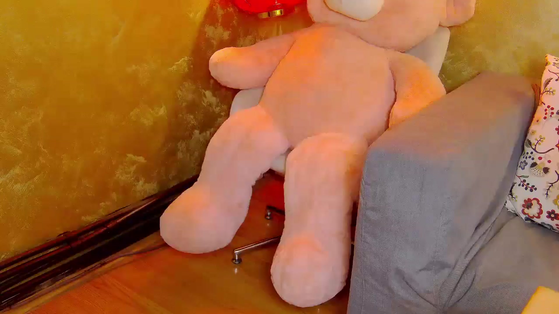 Gallery image thumbnail from Radiance's myfreecams stream on, 06/13/2025, 14:31 image 8 of 20