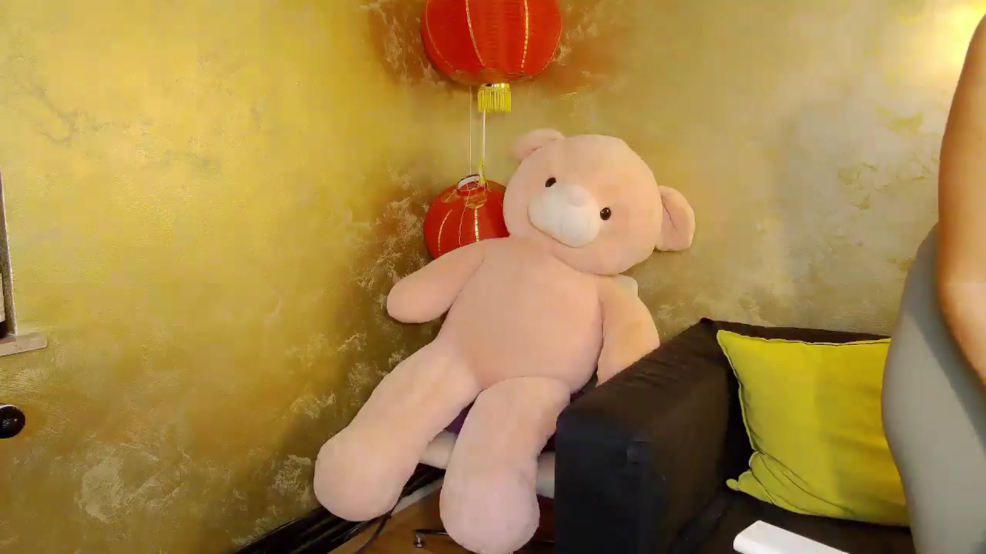 Gallery image thumbnail from Radiance's myfreecams stream on, 08/22/2025, 13:45 image 17 of 20