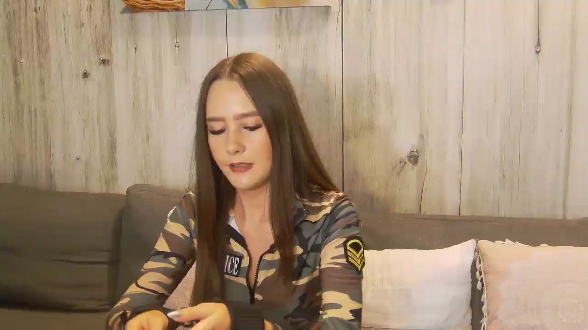 Gallery image thumbnail from Radiance's myfreecams stream on, 08/29/2025, 15:11 image 12 of 20