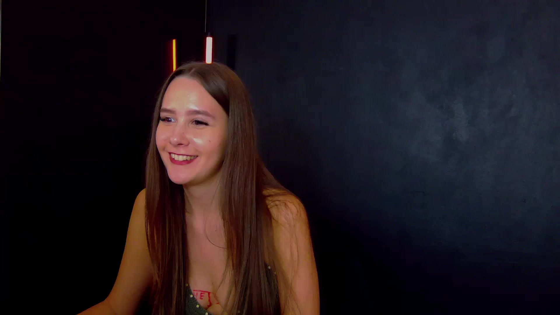 Gallery image thumbnail from Radiance's myfreecams stream on, 09/19/2025, 18:31 image 14 of 20