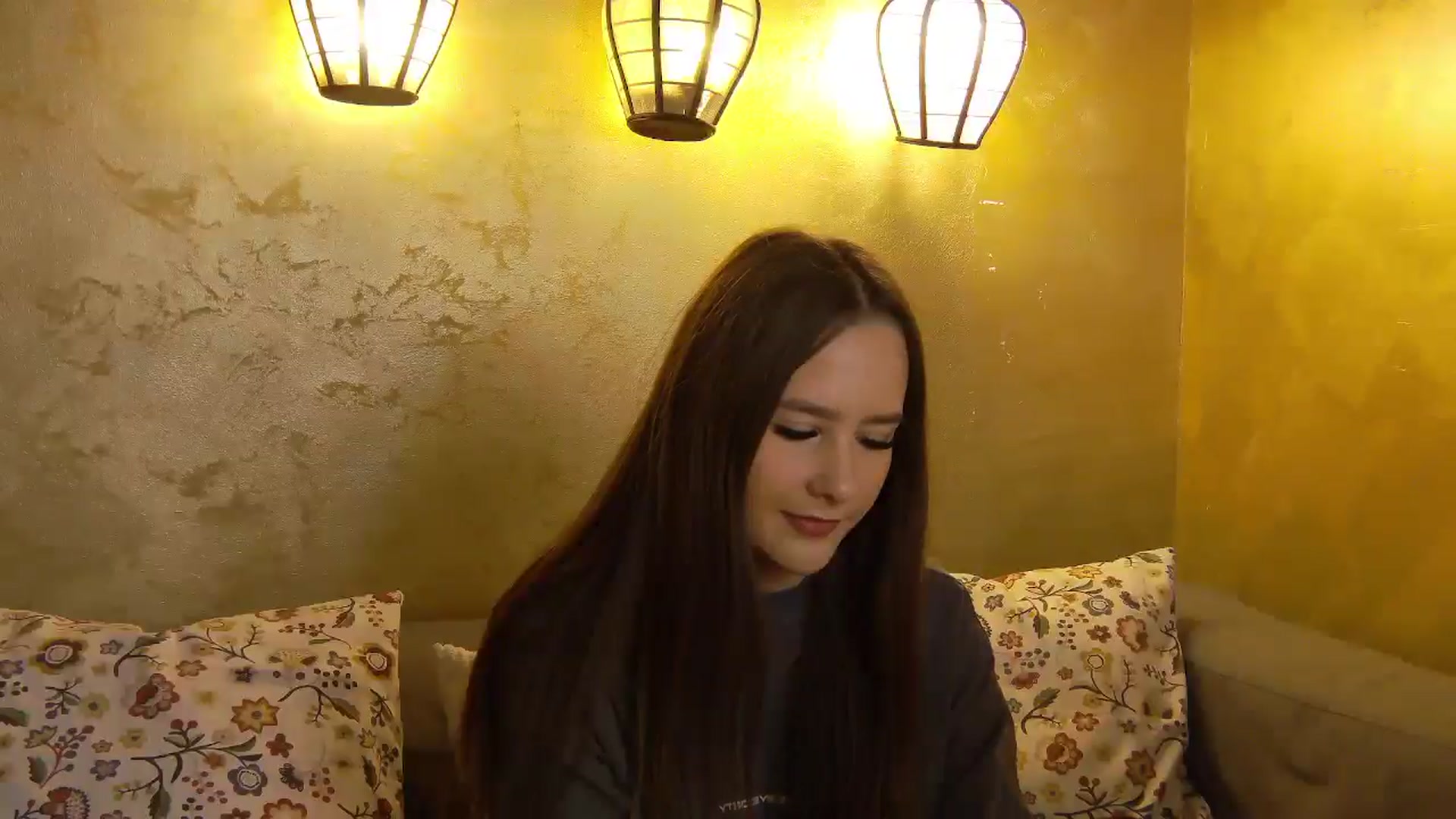Gallery image thumbnail from Radiance's myfreecams stream on, 09/30/2025, 13:49 image 11 of 20