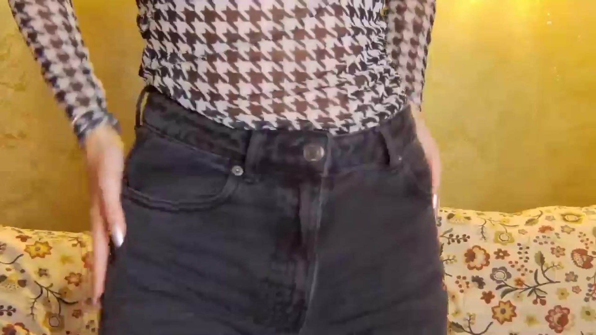 Gallery image thumbnail from Radiance's myfreecams stream on, 10/08/2025, 14:53 image 14 of 20