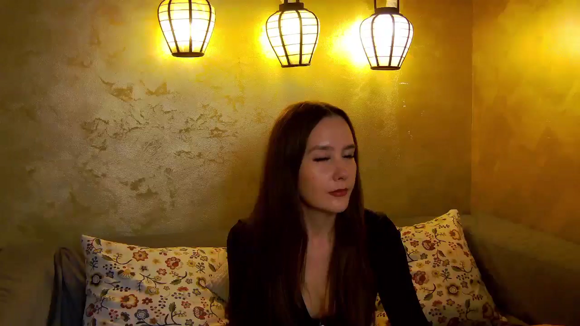 Gallery image thumbnail from Radiance's myfreecams stream on, 10/13/2025, 19:13 image 2 of 20