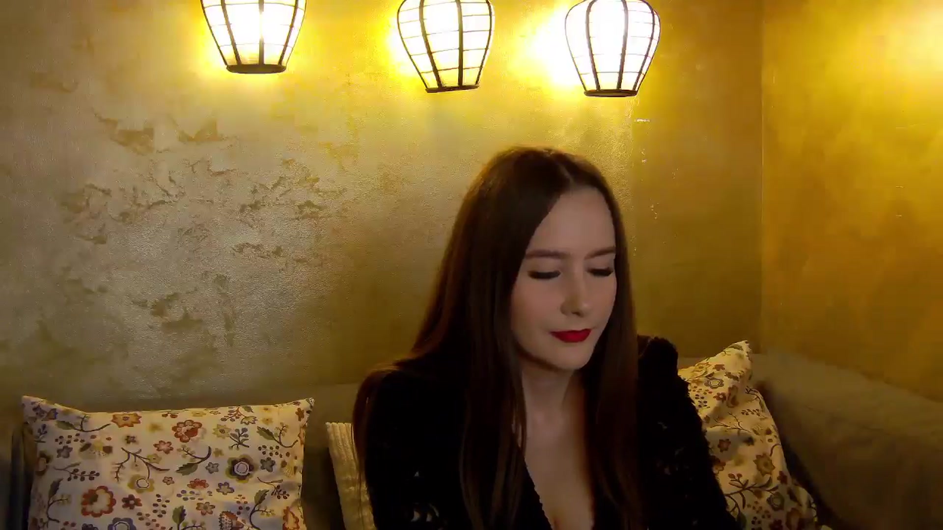 Gallery image thumbnail from Radiance's myfreecams stream on, 10/19/2025, 17:31 image 6 of 20