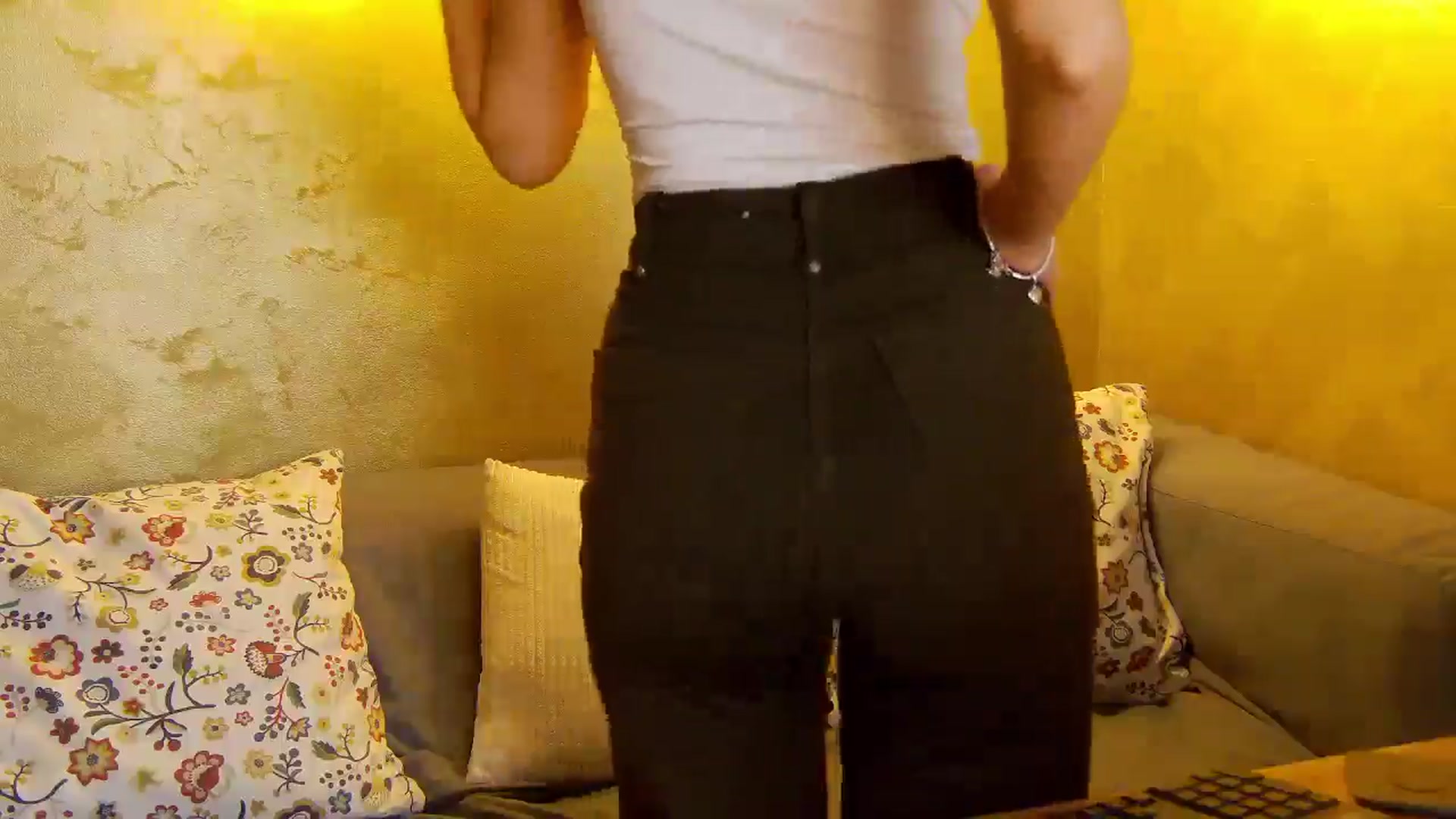 Gallery image thumbnail from Radiance's myfreecams stream on, 10/25/2025, 18:48 image 17 of 20