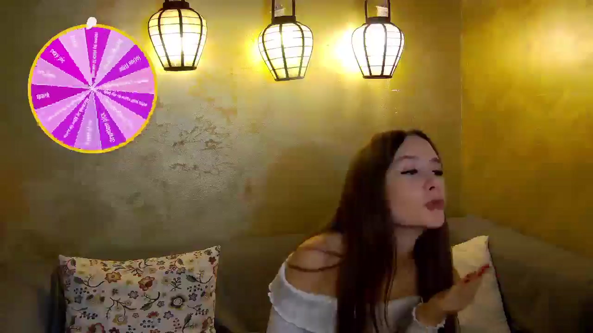 Gallery image thumbnail from Radiance's myfreecams stream on, 11/17/2025, 19:55 image 4 of 20