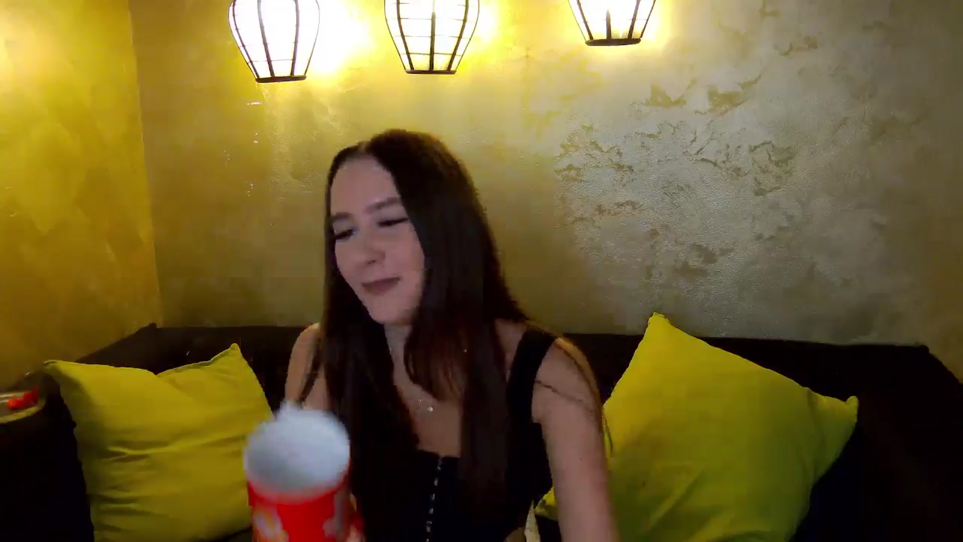 Gallery image thumbnail from Radiance's myfreecams stream on, 11/30/2025, 18:12 image 17 of 20