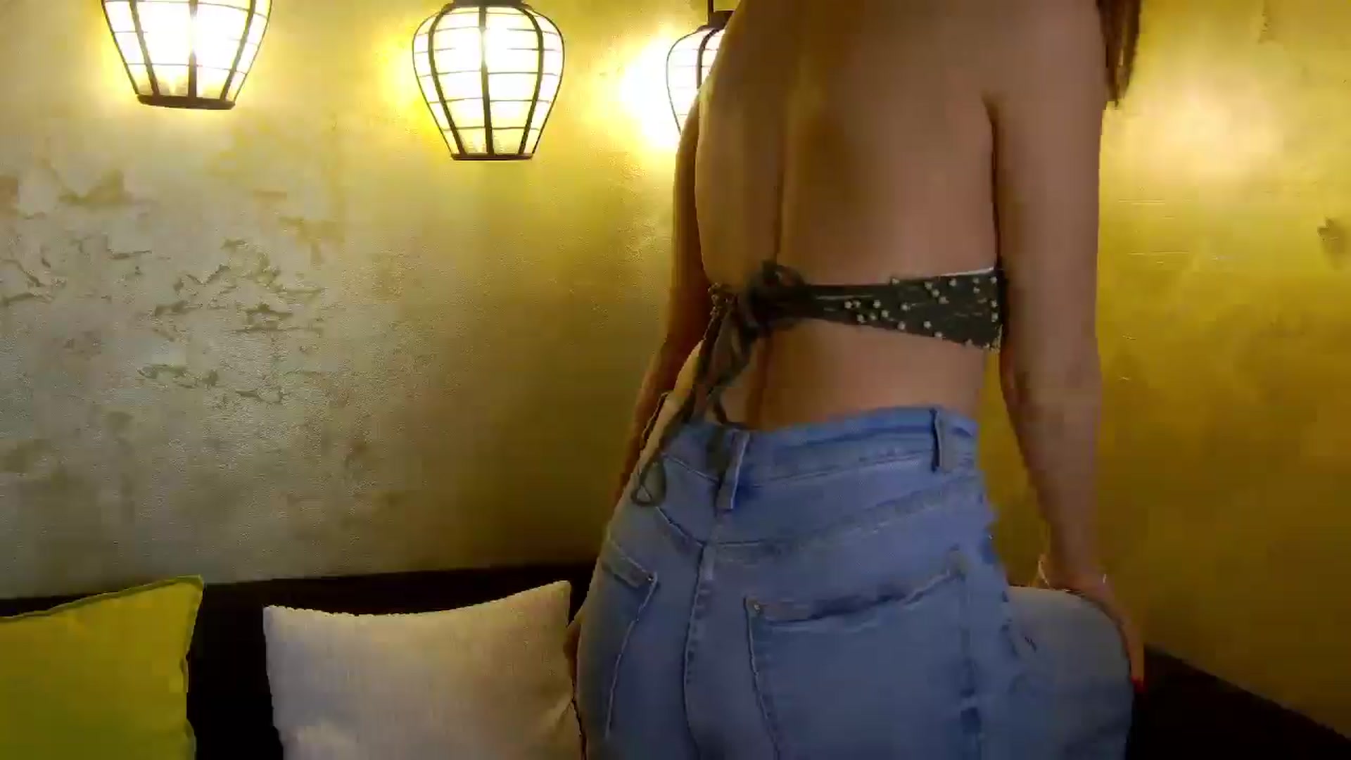 Gallery image thumbnail from Radiance's myfreecams stream on, 12/15/2025, 18:38 image 17 of 20