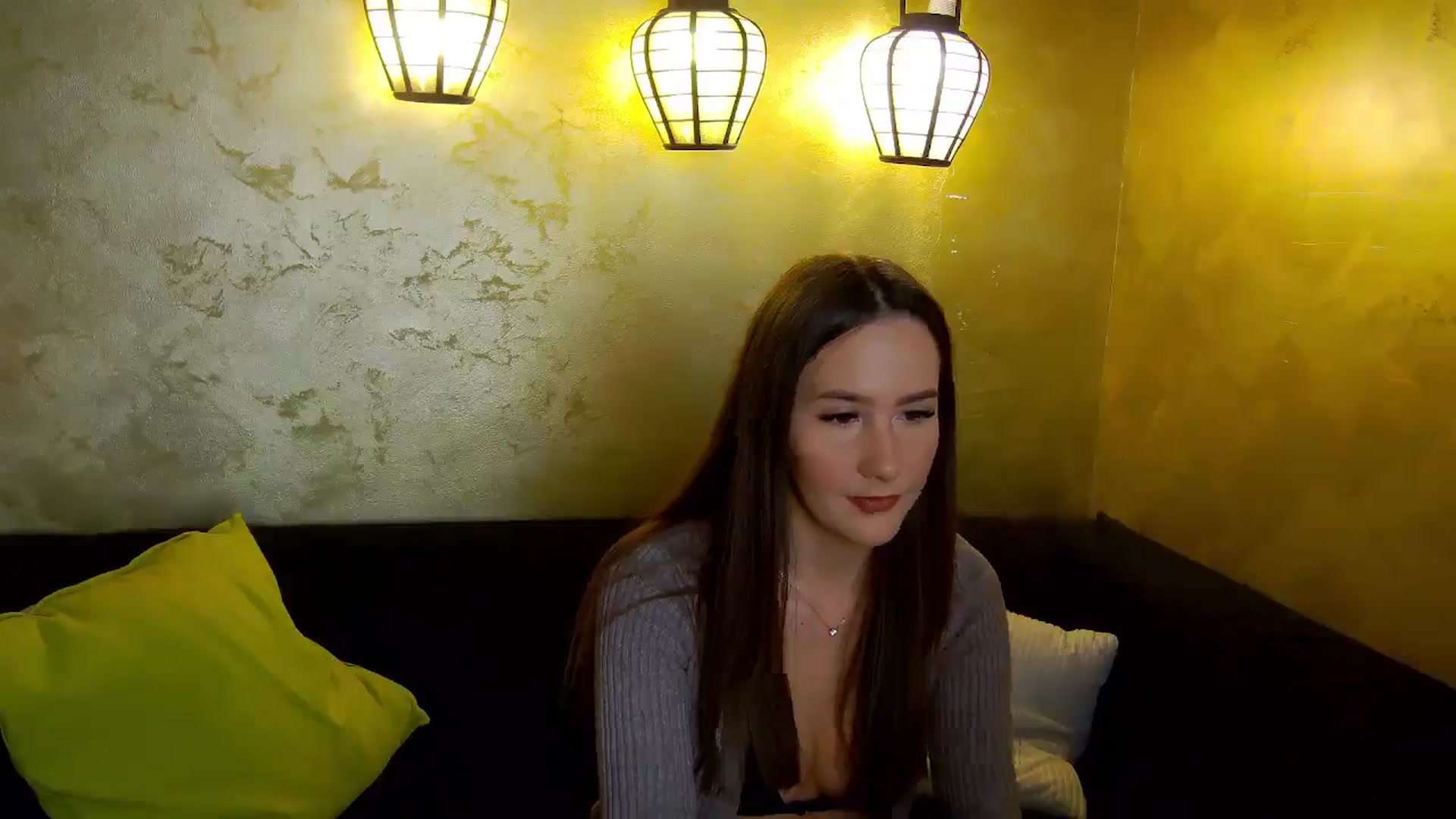 Gallery image thumbnail from Radiance's myfreecams stream on, 12/18/2025, 16:32 image 16 of 20