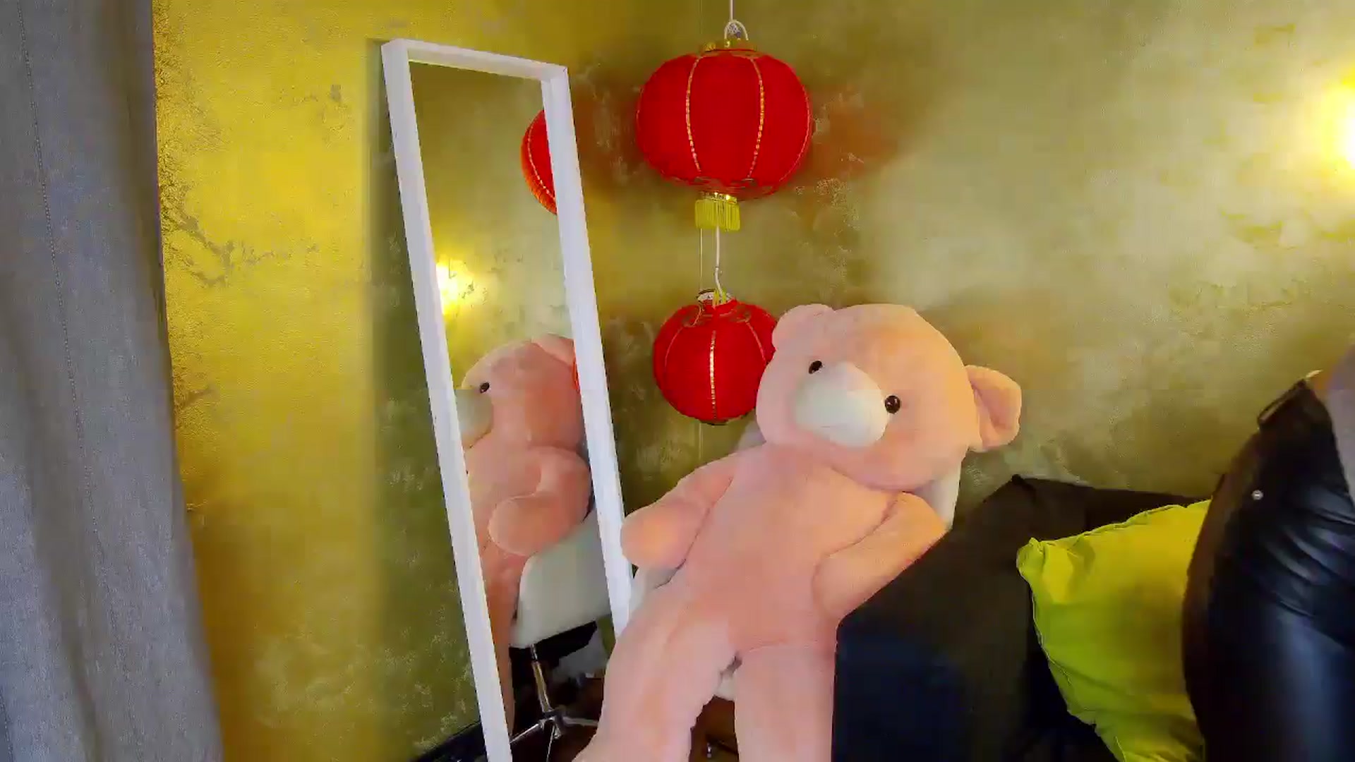 Gallery image thumbnail from Radiance's myfreecams stream on, 12/18/2025, 18:13 image 9 of 20