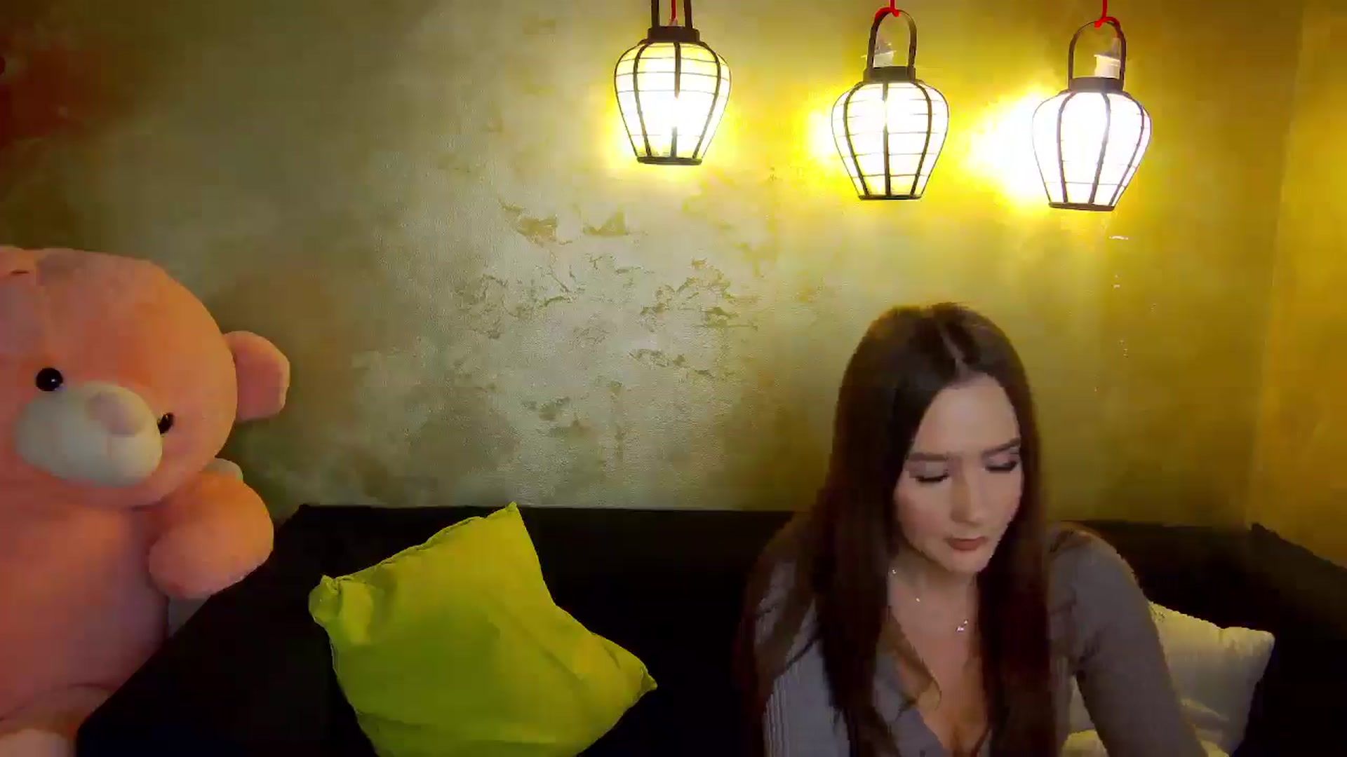 Gallery image thumbnail from Radiance's myfreecams stream on, 12/18/2025, 19:36 image 4 of 20