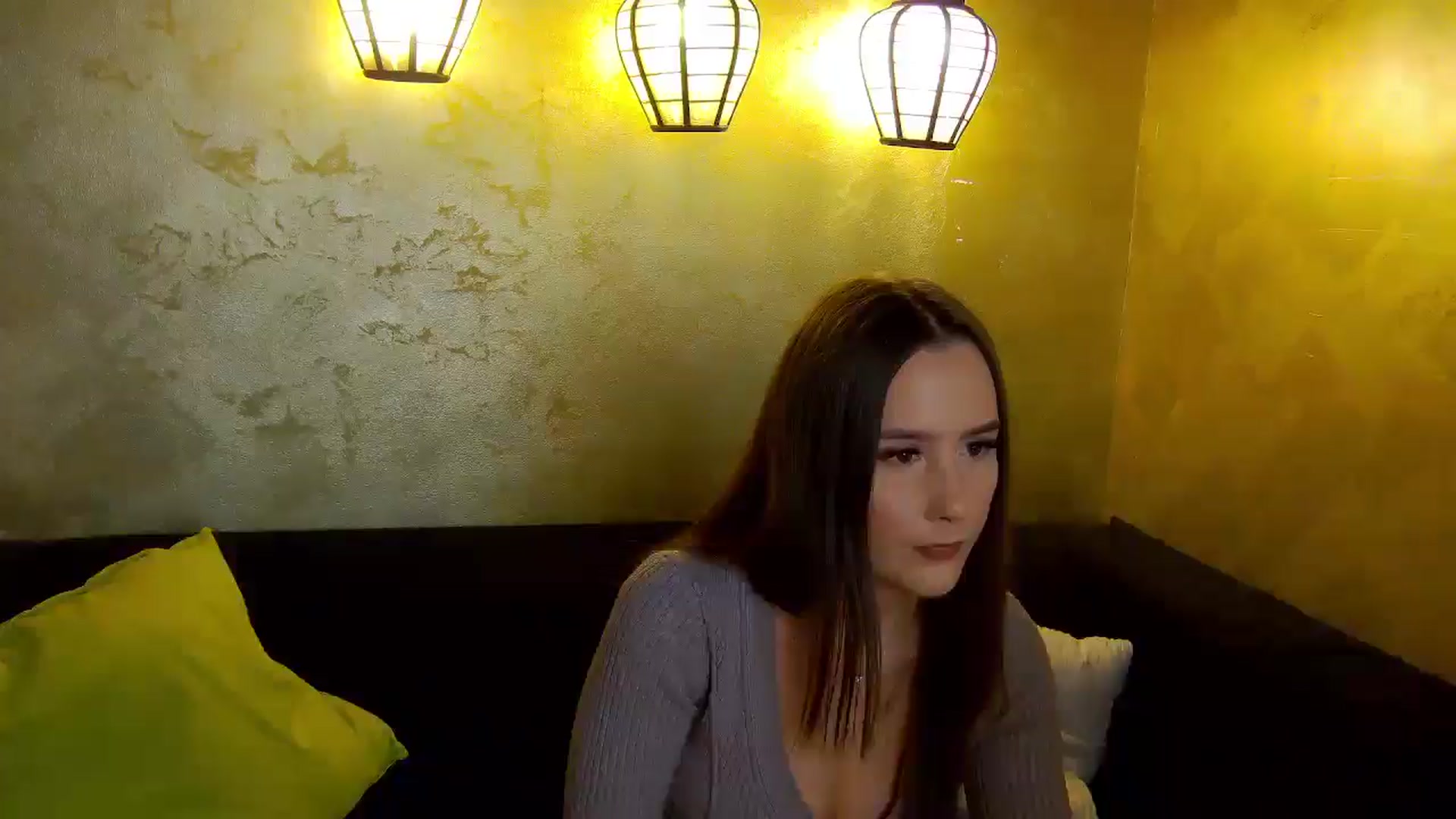 Gallery image thumbnail from Radiance's myfreecams stream on, 12/18/2025, 19:36 image 16 of 20