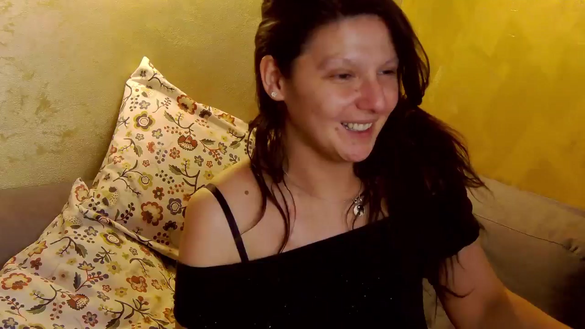 Gallery image thumbnail from Radiance's myfreecams stream on, 02/01/2026, 24:50 image 12 of 20