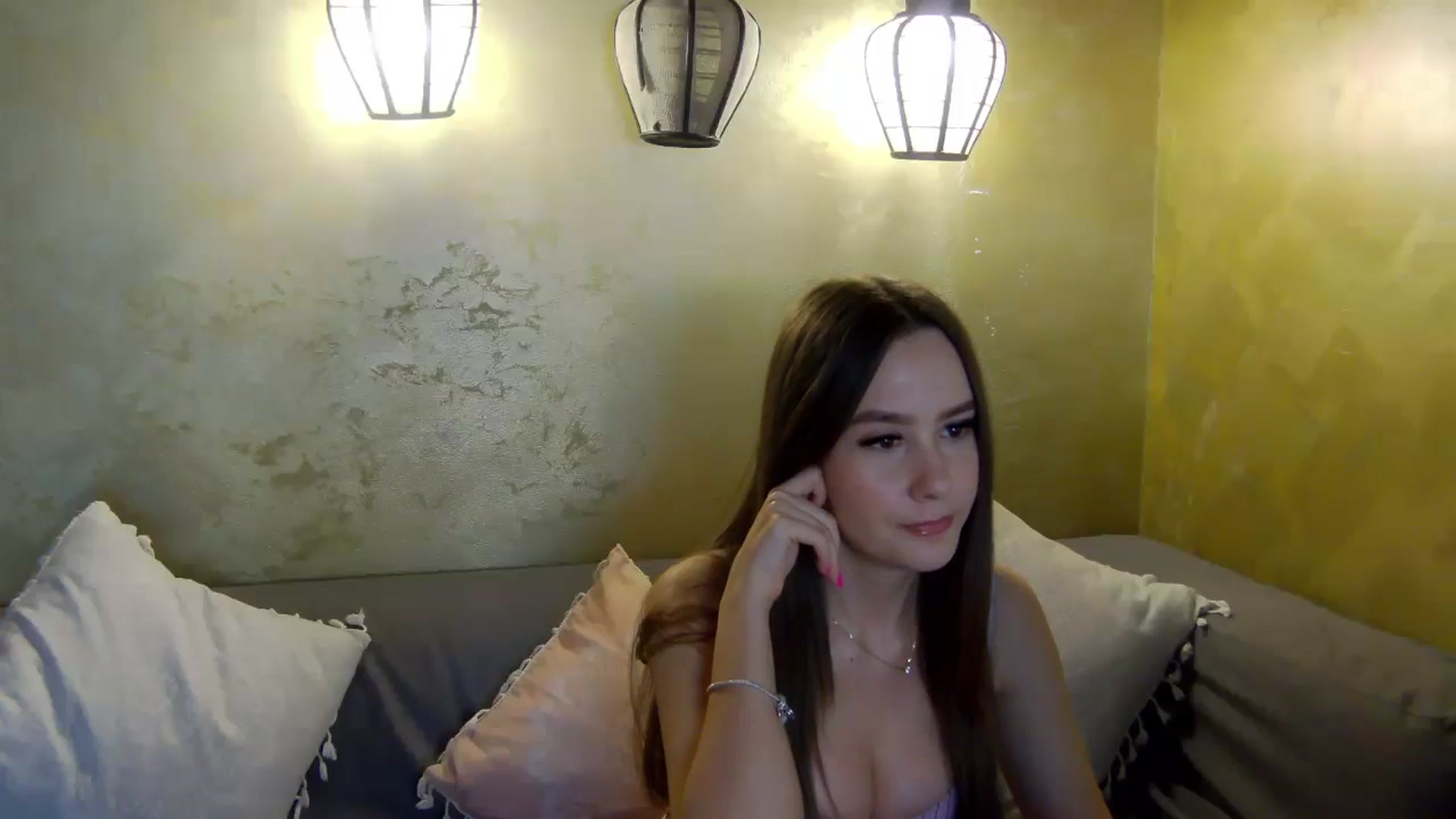 Gallery image thumbnail from Radiance's myfreecams stream on, 04/08/2026, 18:10 image 9 of 20