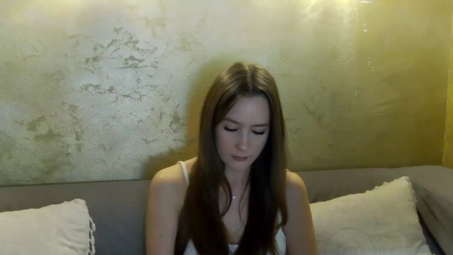 Gallery image thumbnail from Radiance's myfreecams stream on, 04/15/2026, 18:59 image 7 of 20