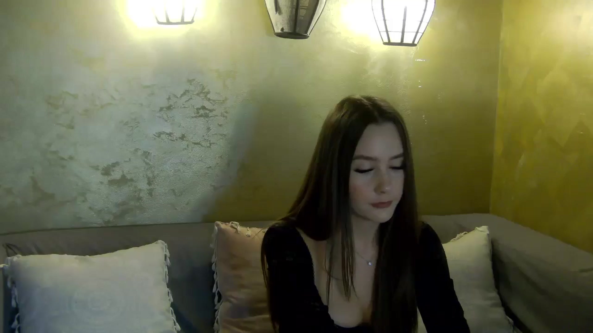 Gallery image thumbnail from Radiance's myfreecams stream on, 04/22/2026, 18:12 image 2 of 20