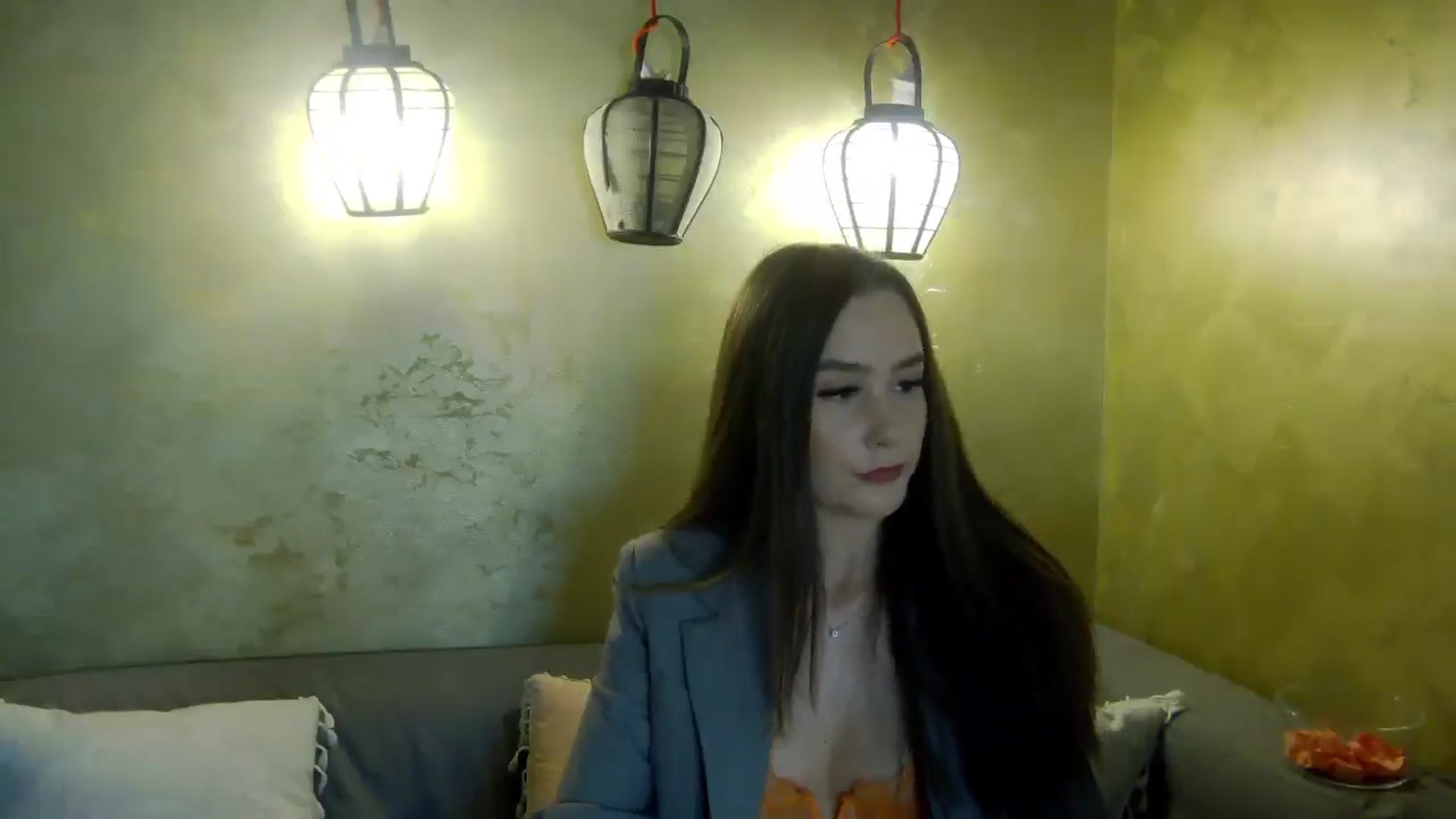 Gallery image thumbnail from Radiance's myfreecams stream on, 04/24/2026, 18:04 image 17 of 20
