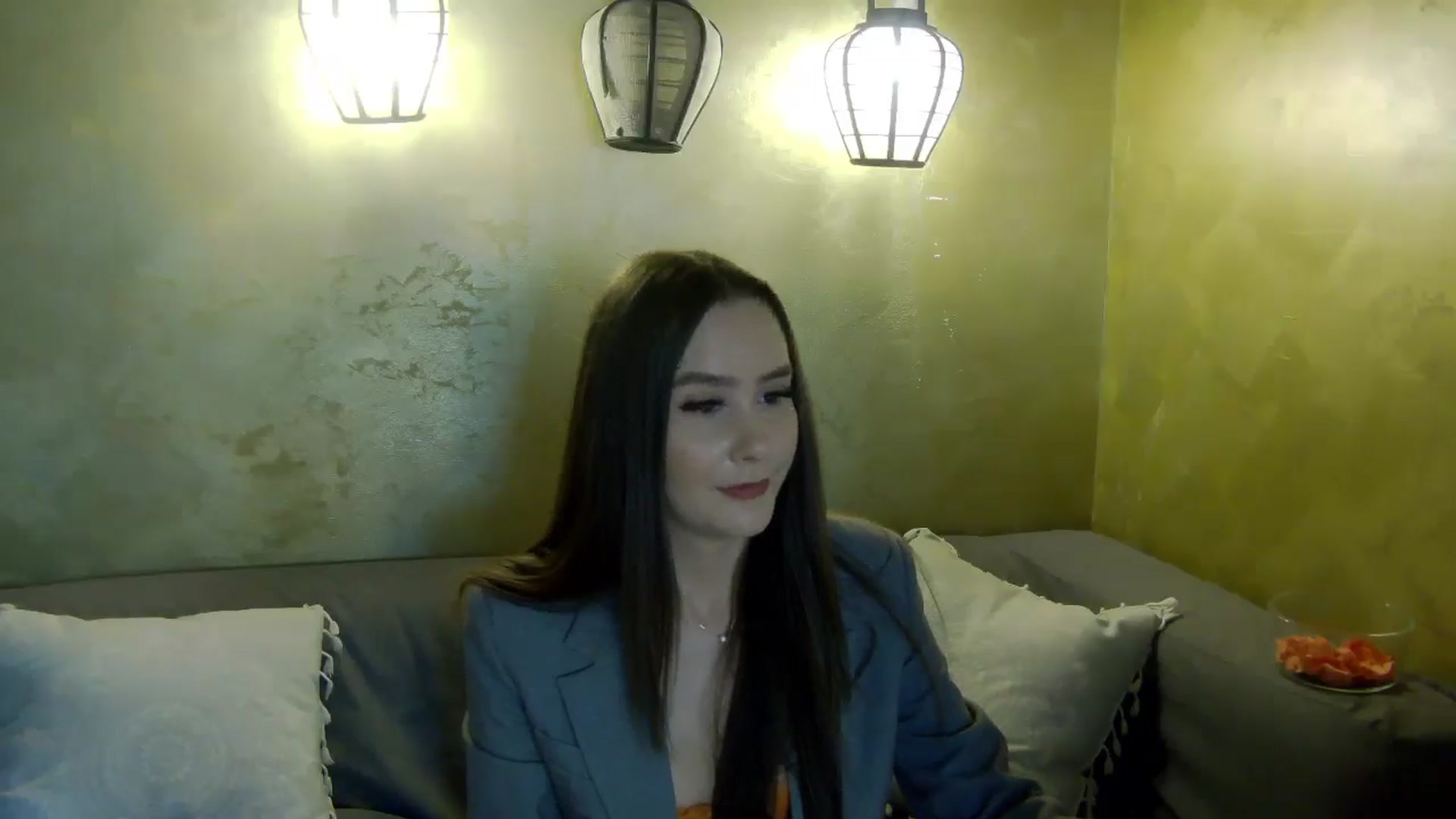 Gallery image thumbnail from Radiance's myfreecams stream on, 04/24/2026, 18:04 image 15 of 20
