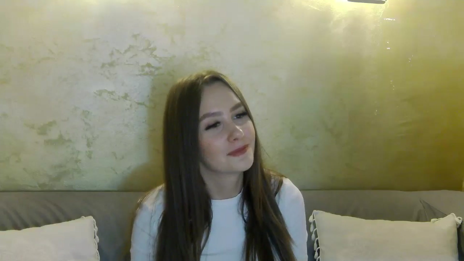 Gallery image thumbnail from Radiance's myfreecams stream on, 05/01/2026, 19:29 image 3 of 20