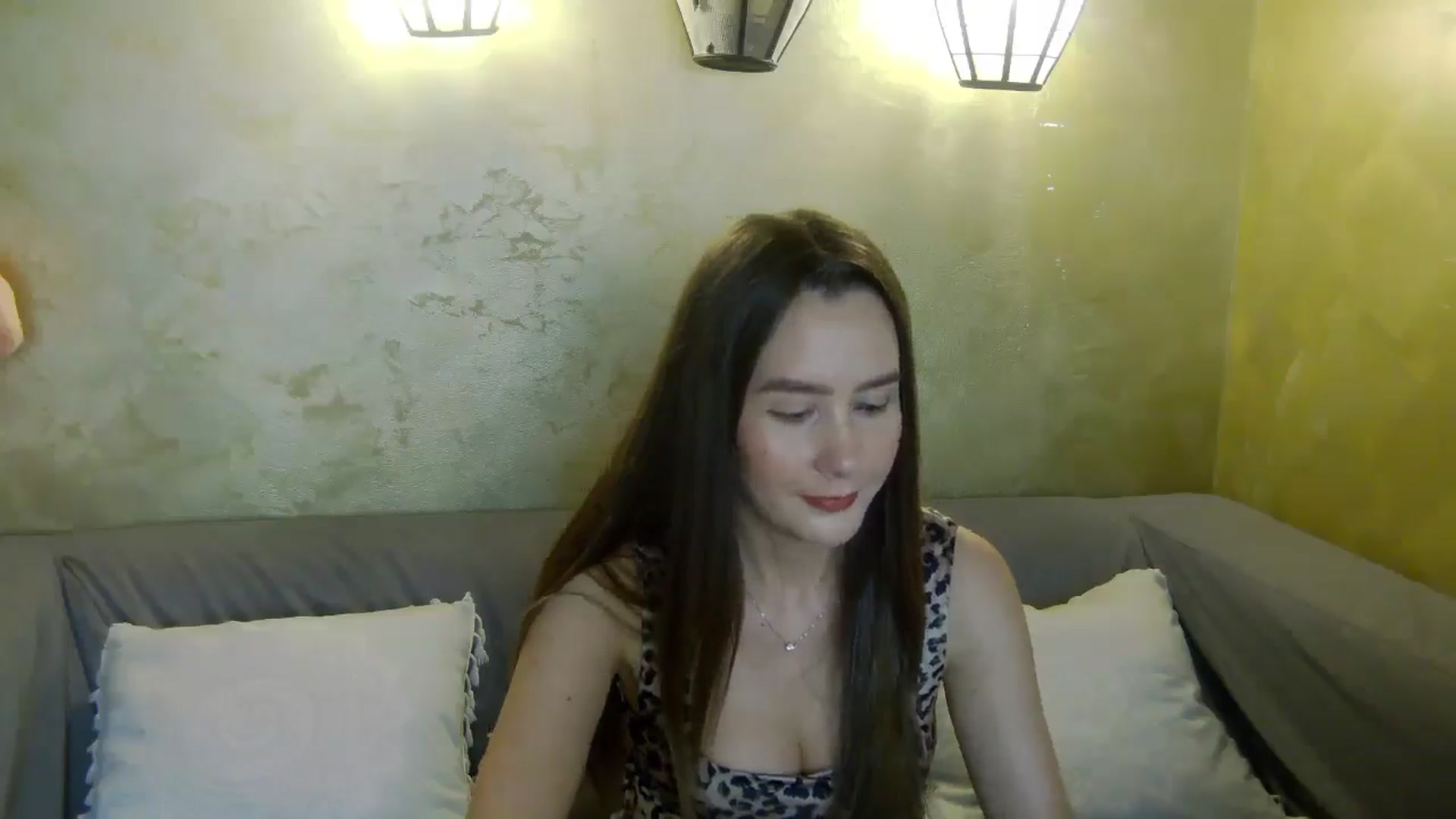 Gallery image thumbnail from Radiance's myfreecams stream on, 05/06/2026, 19:49 image 17 of 20