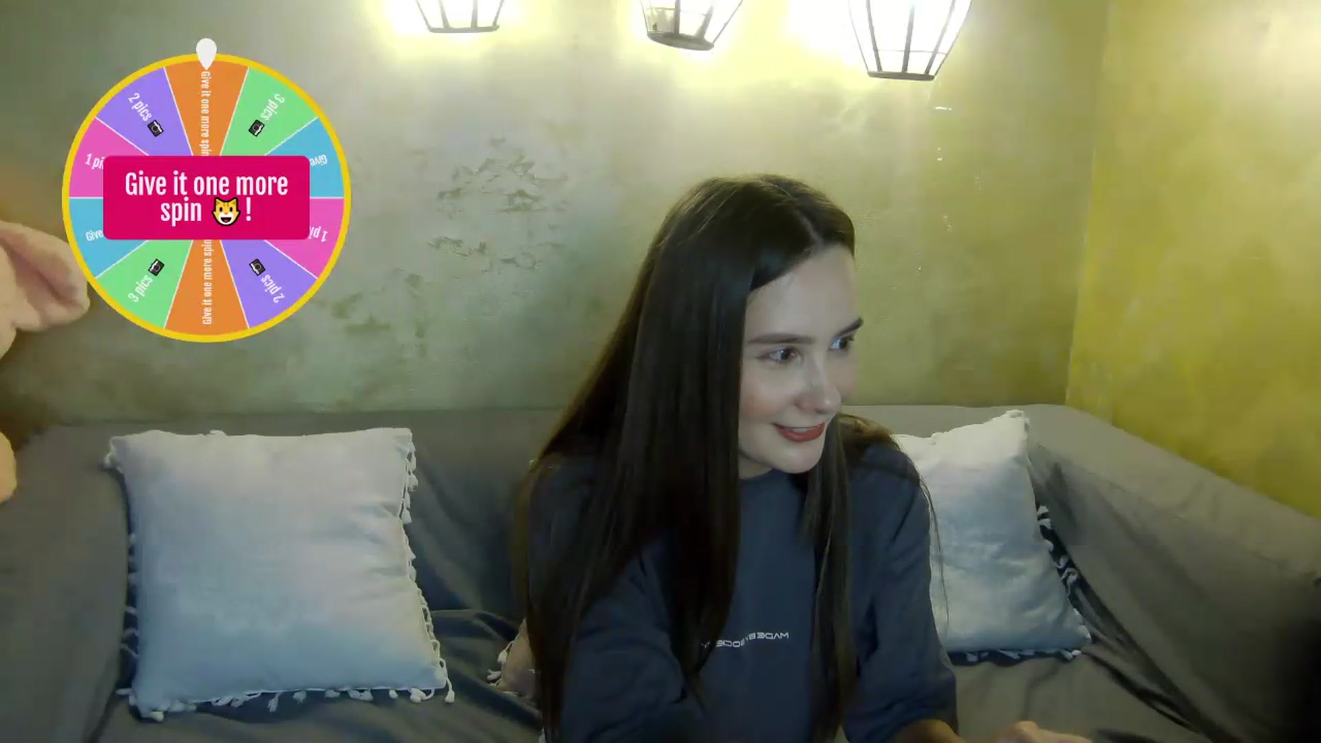 Gallery image thumbnail from Radiance's myfreecams stream on, 05/09/2026, 17:58 image 17 of 20