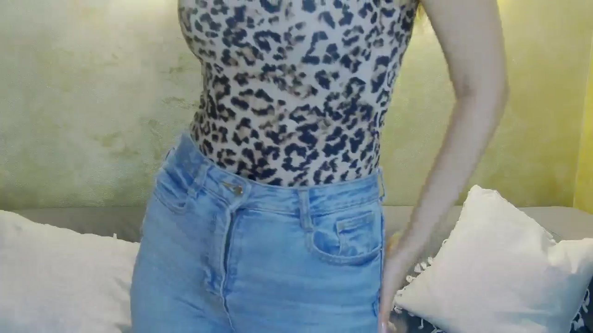 Gallery image thumbnail from Radiance's myfreecams stream on, 05/10/2026, 15:34 image 15 of 20