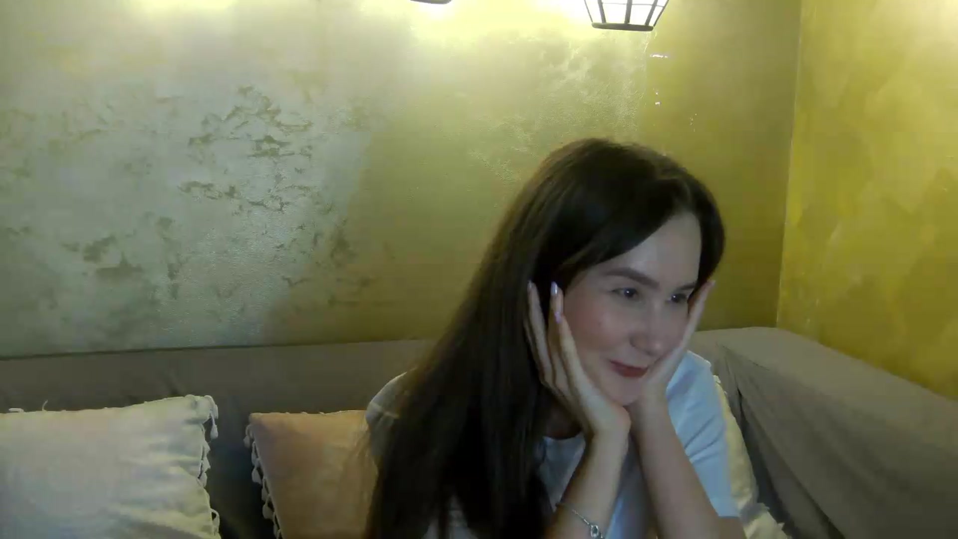 Gallery image thumbnail from Radiance's myfreecams stream on, 05/13/2026, 18:57 image 18 of 20