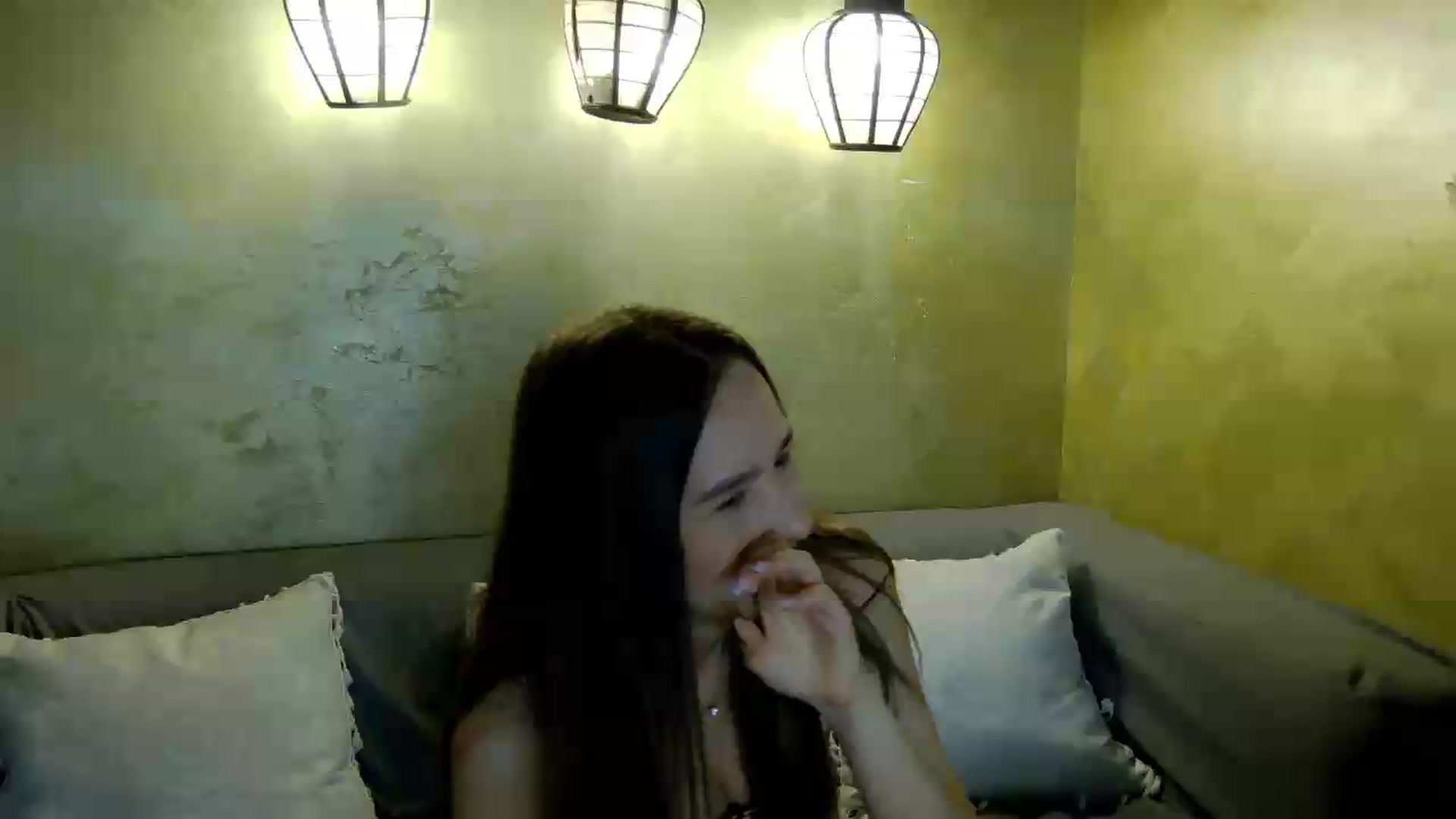 Gallery image thumbnail from Radiance's myfreecams stream on, 05/21/2026, 14:21 image 17 of 20