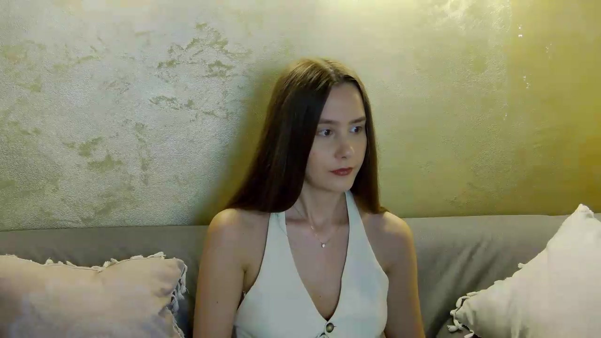 Gallery image thumbnail from Radiance's myfreecams stream on, 05/25/2026, 17:03 image 15 of 20