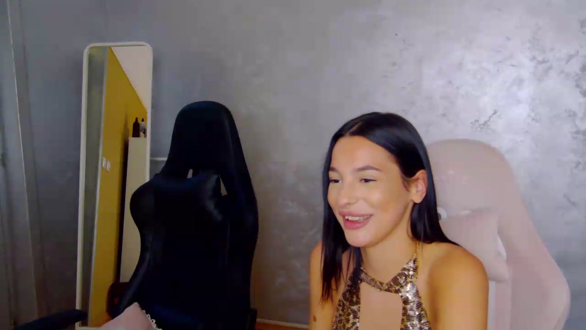 Gallery image thumbnail from Radiance's myfreecams stream on, 08/13/2026, 19:06 image 19 of 20