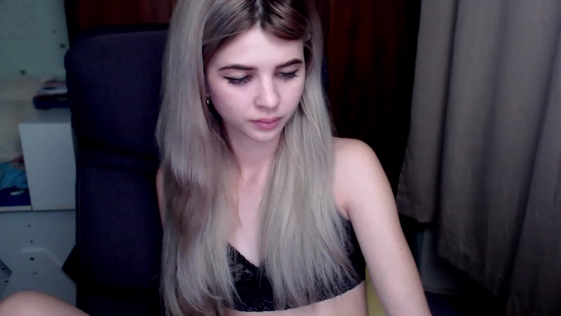 Gallery image thumbnail from Radiance_sun's myfreecams stream on, 12/11/2022, 19:42 image 4 of 20