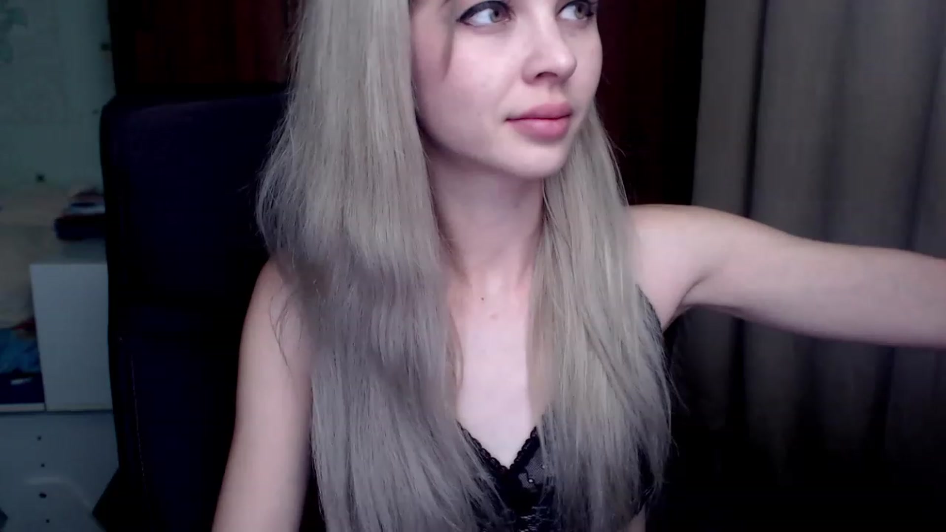 Gallery image thumbnail from Radiance_sun's myfreecams stream on, 12/11/2022, 19:42 image 16 of 20