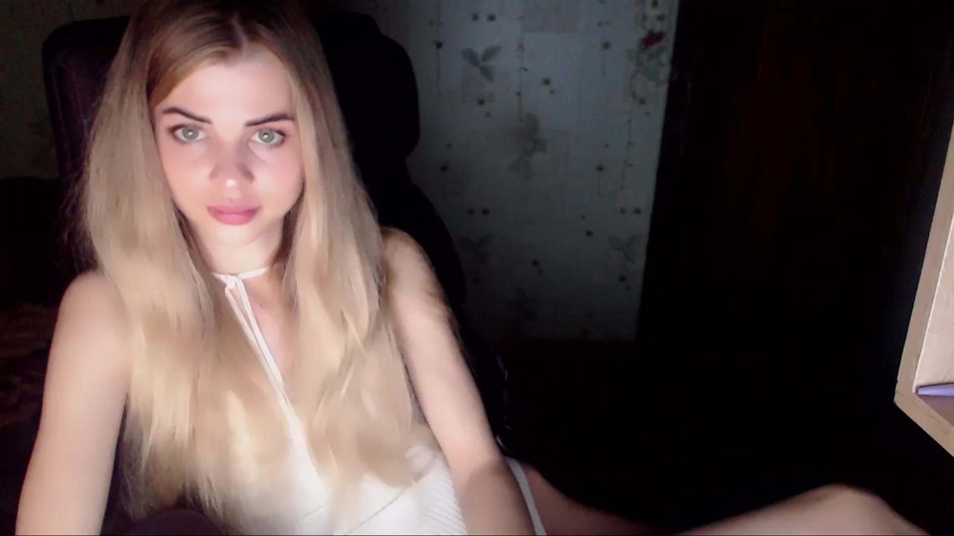 Gallery image thumbnail from Radiance_sun's myfreecams stream on, 03/23/2024, 20:10 image 7 of 20