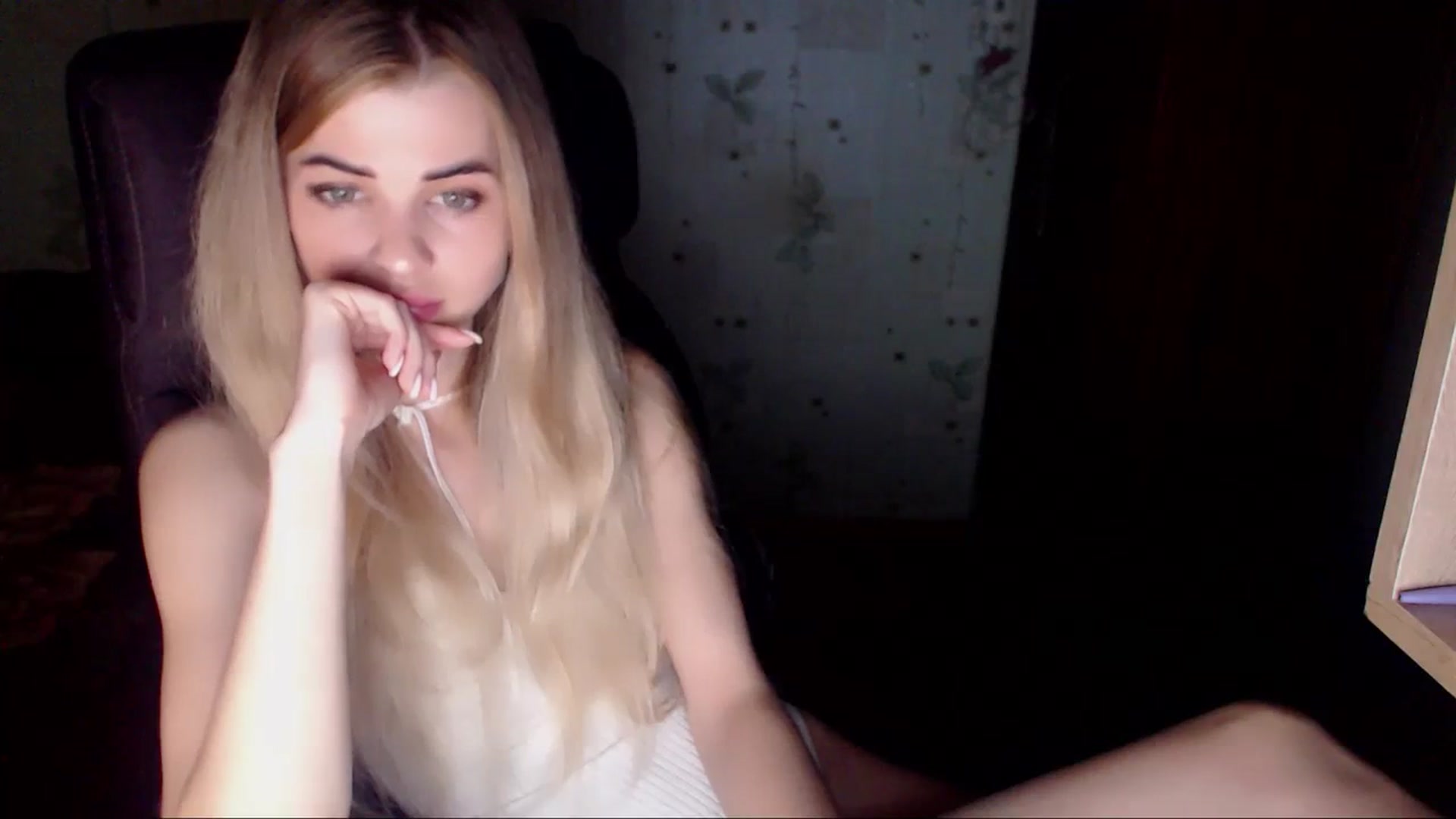 Gallery image thumbnail from Radiance_sun's myfreecams stream on, 03/23/2024, 20:10 image 4 of 20