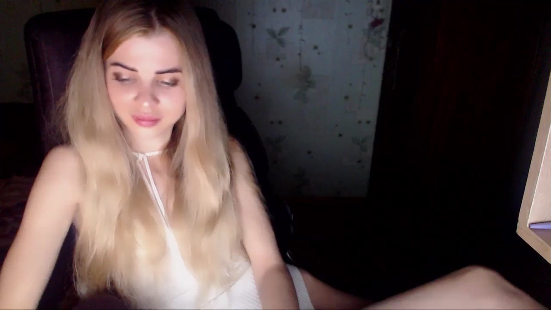 Gallery image thumbnail from Radiance_sun's myfreecams stream on, 03/23/2024, 20:10 image 8 of 20