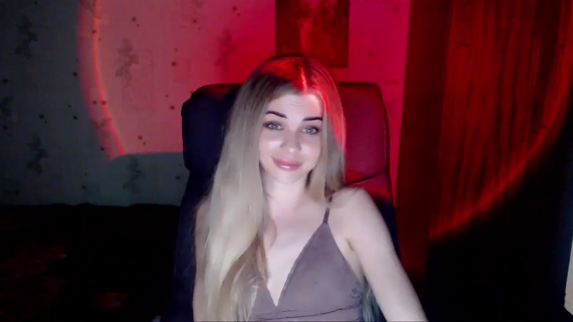 Gallery image thumbnail from Radiance_sun's myfreecams stream on, 04/09/2024, 18:38 image 17 of 20