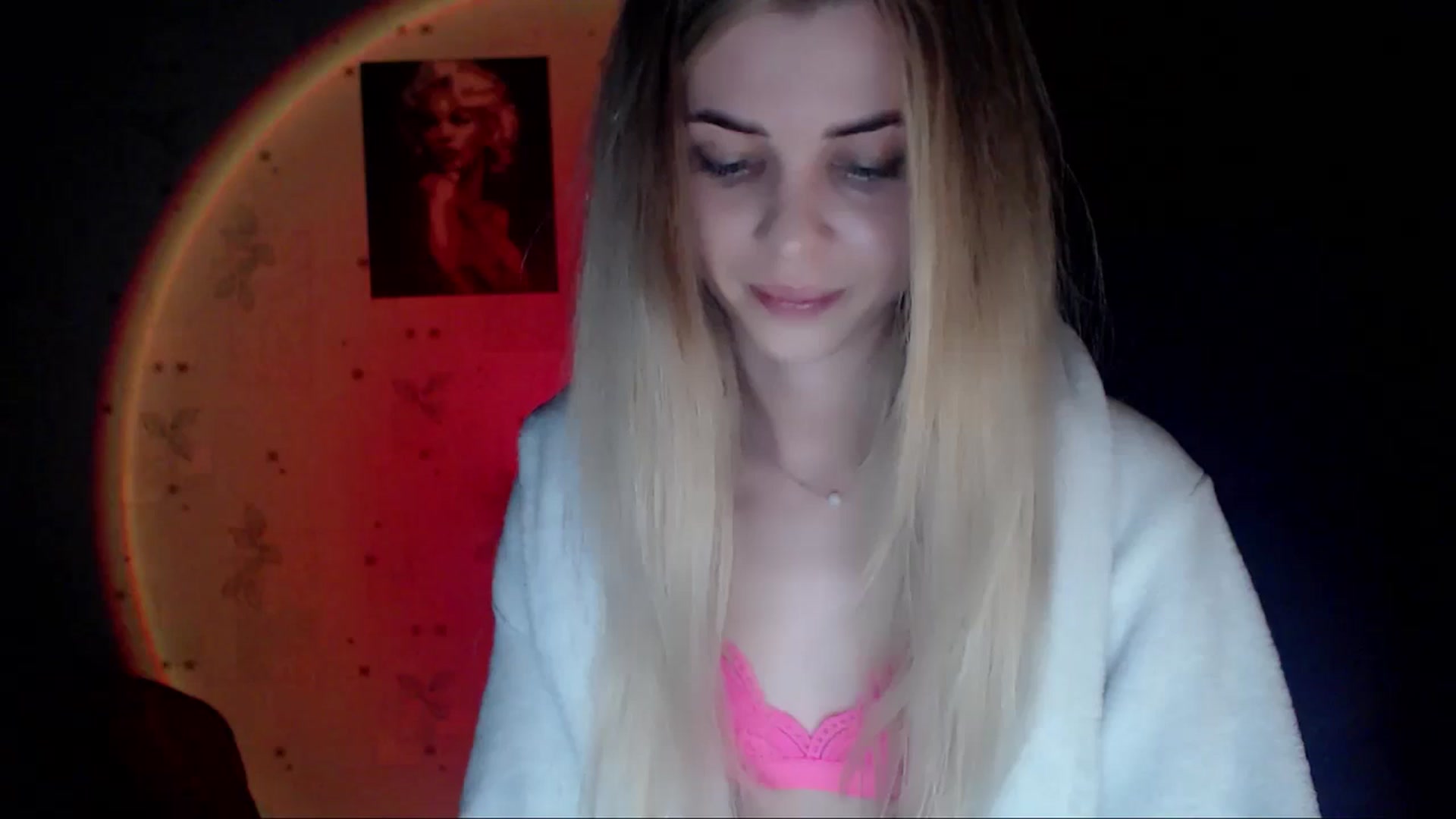 Gallery image thumbnail from Radiance_sun's myfreecams stream on, 04/27/2024, 20:09 image 18 of 20