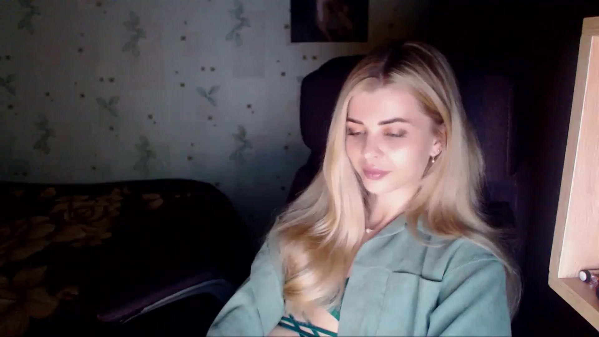 Gallery image thumbnail from Radiance_sun's myfreecams stream on, 05/04/2024, 20:10 image 8 of 20