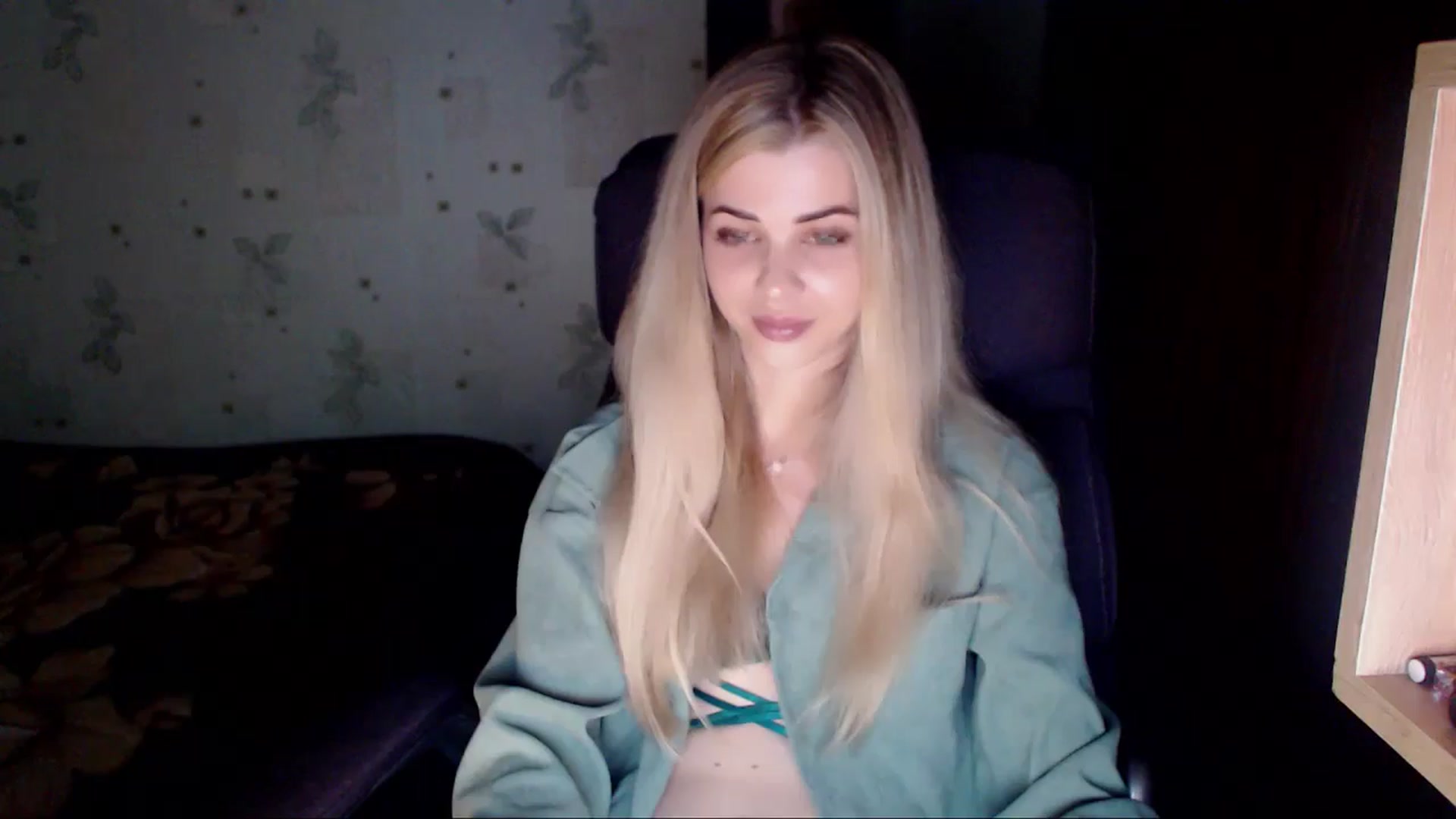 Gallery image thumbnail from Radiance_sun's myfreecams stream on, 05/04/2024, 20:10 image 16 of 20