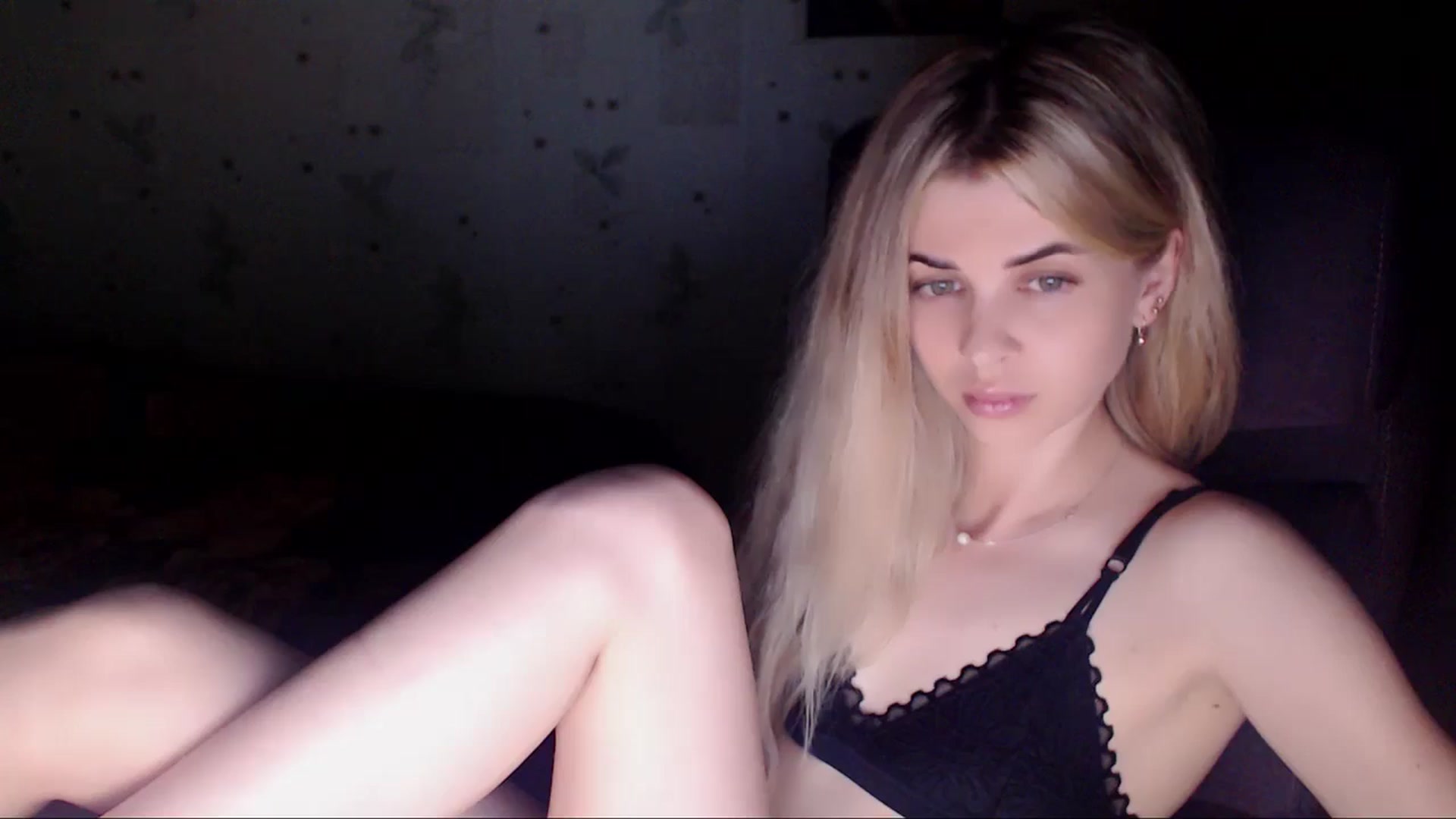Gallery image thumbnail from Radiance_sun's myfreecams stream on, 05/25/2024, 18:21 image 19 of 20