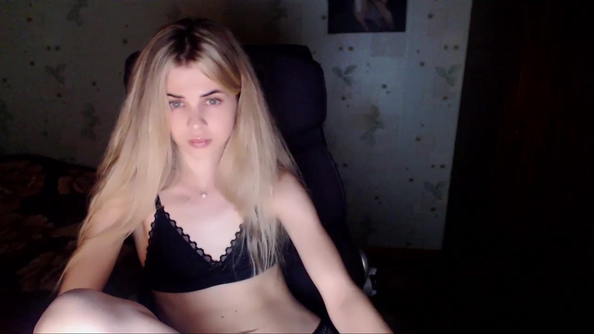 Gallery image thumbnail from Radiance_sun's myfreecams stream on, 05/25/2024, 18:21 image 9 of 20