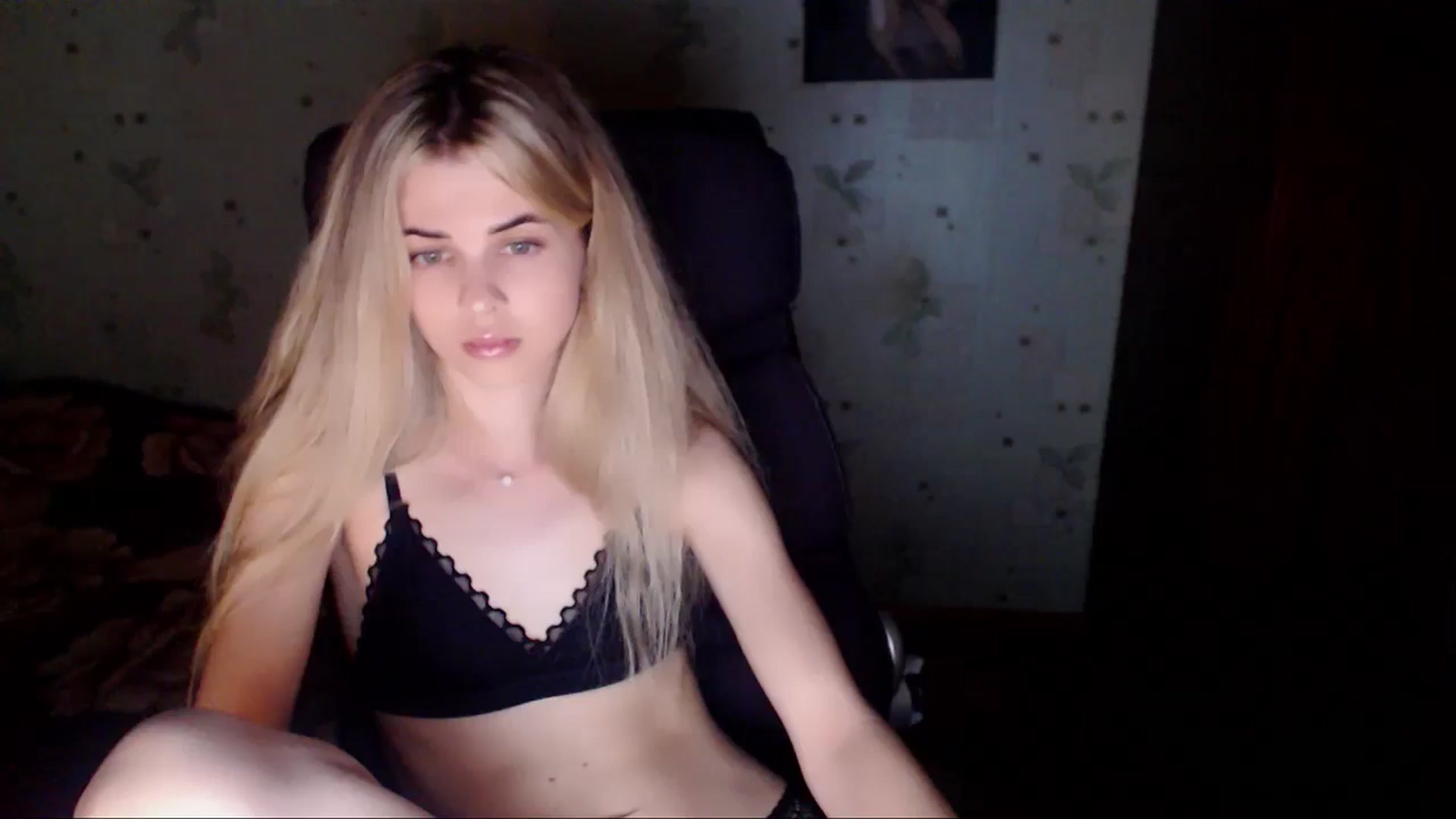 Gallery image thumbnail from Radiance_sun's myfreecams stream on, 05/25/2024, 18:21 image 8 of 20